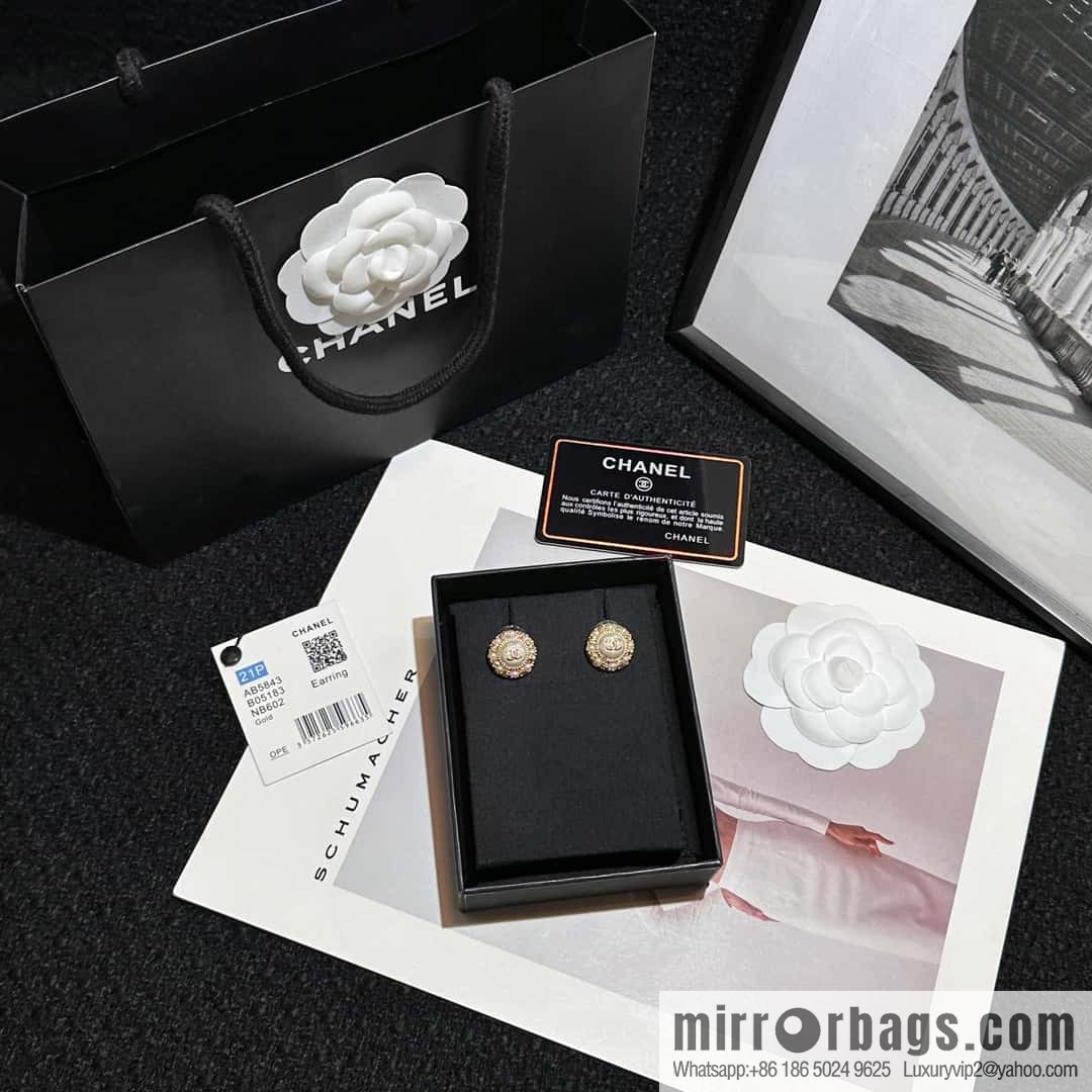 ❗️New ❗️ Chanel stud earrings ☀️ new ☑️ Chanel c1 double c pearl camellia stud earrings ☀️