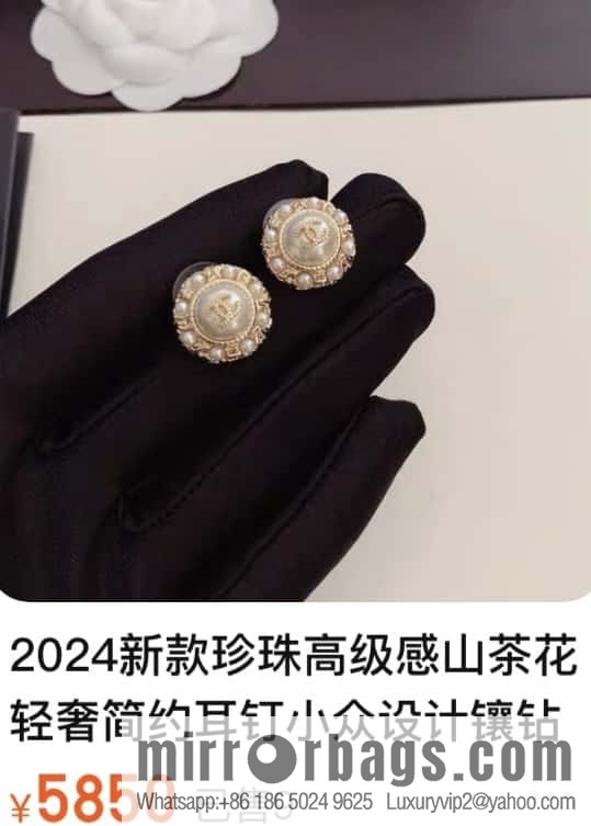 ❗️New ❗️ Chanel stud earrings ☀️ new ☑️ Chanel c1 double c pearl camellia stud earrings ☀️