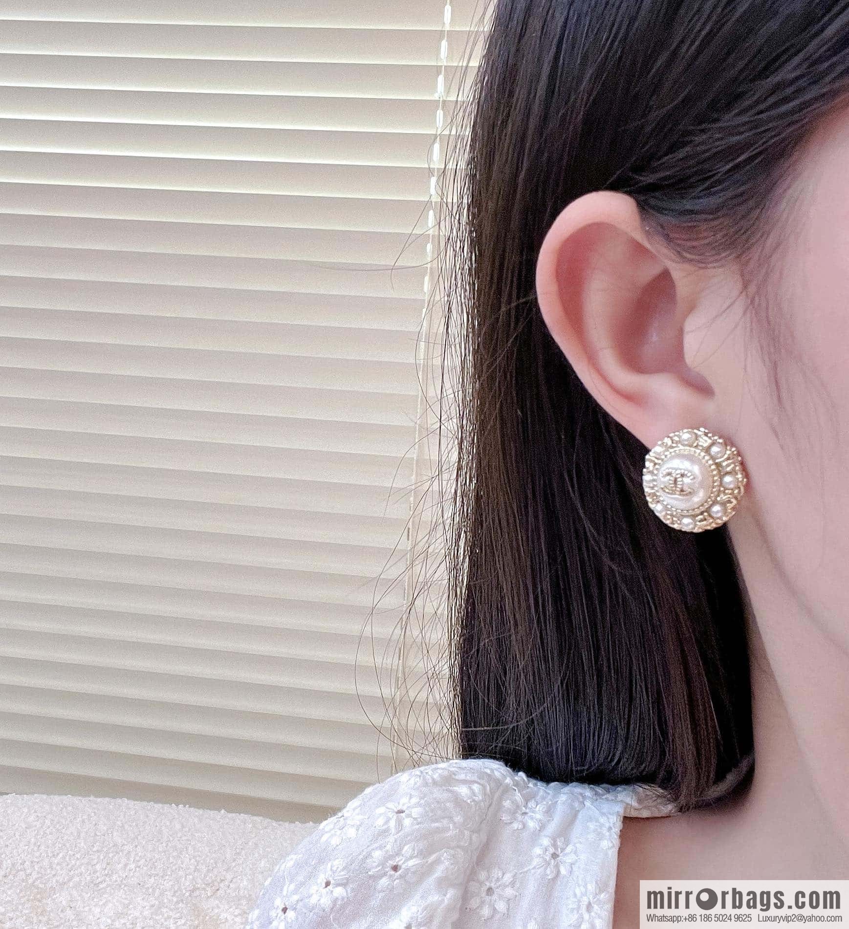 ❗️New ❗️ Chanel stud earrings ☀️ new ☑️ Chanel c1 double c pearl camellia stud earrings ☀️
