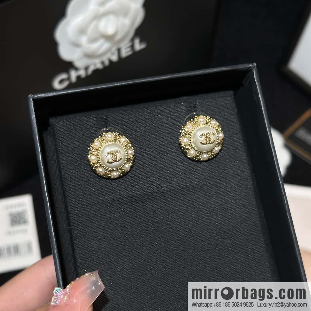 ❗️New ❗️ Chanel stud earrings ☀️ new ☑️ Chanel c1 double c pearl camellia stud earrings ☀️