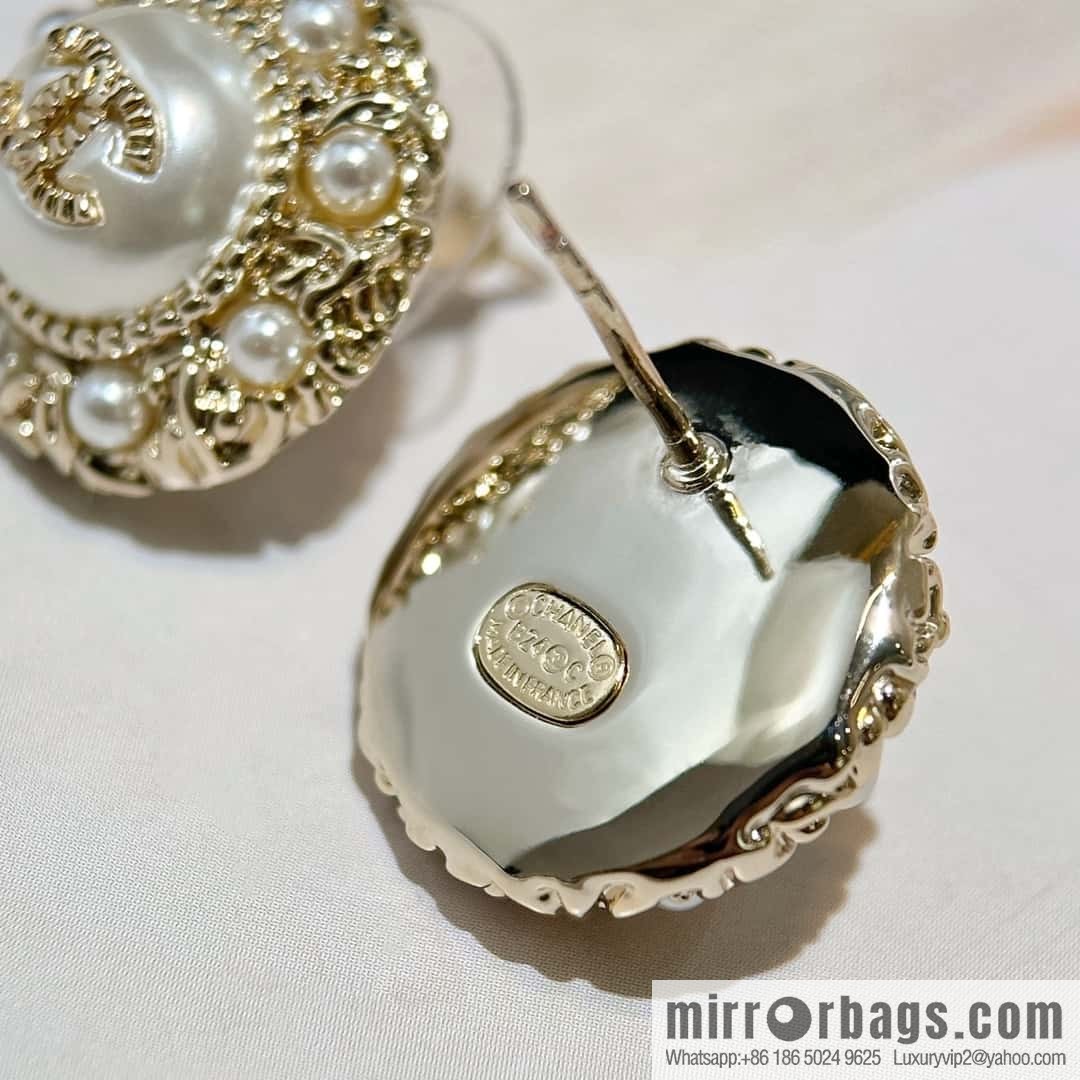 ❗️New ❗️ Chanel stud earrings ☀️ new ☑️ Chanel c1 double c pearl camellia stud earrings ☀️