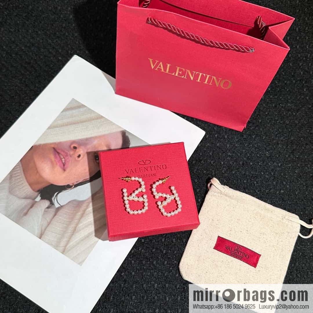 ❗️New ❗️ New ☑️ Valentino pearl stud earrings