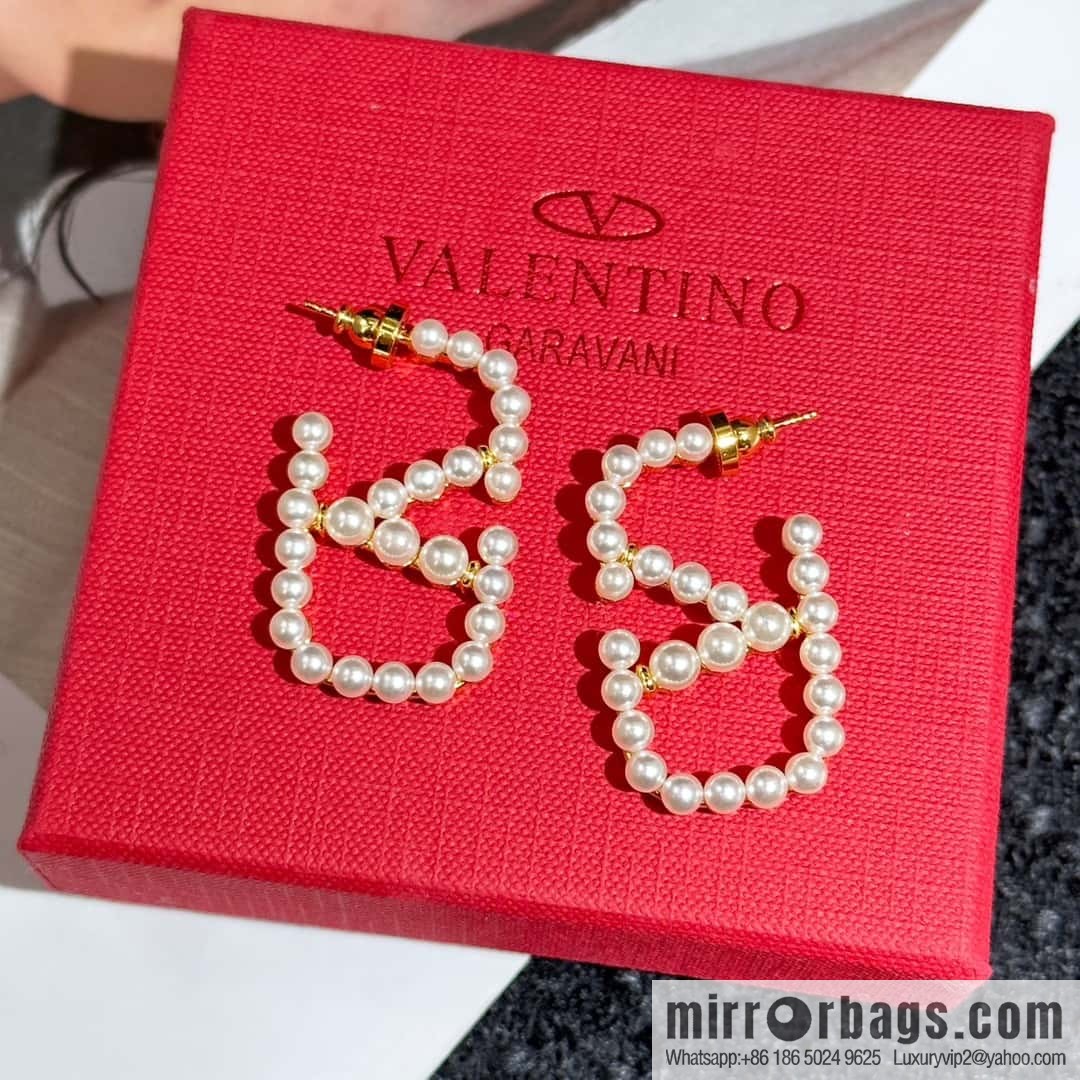 ❗️New ❗️ New ☑️ Valentino pearl stud earrings