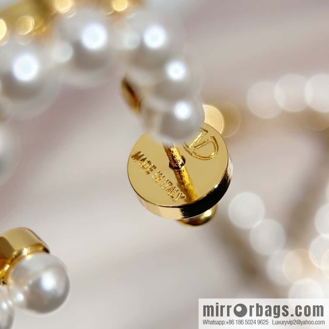❗️New ❗️ New ☑️ Valentino pearl stud earrings