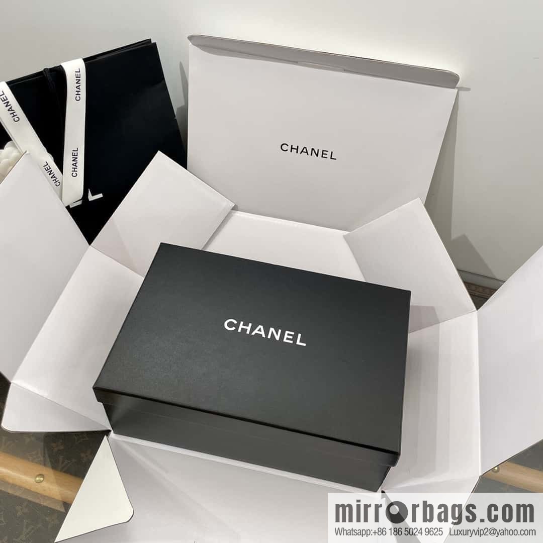CHANEL Xiaoxiang Rhombus lambskin platform casual sneakers