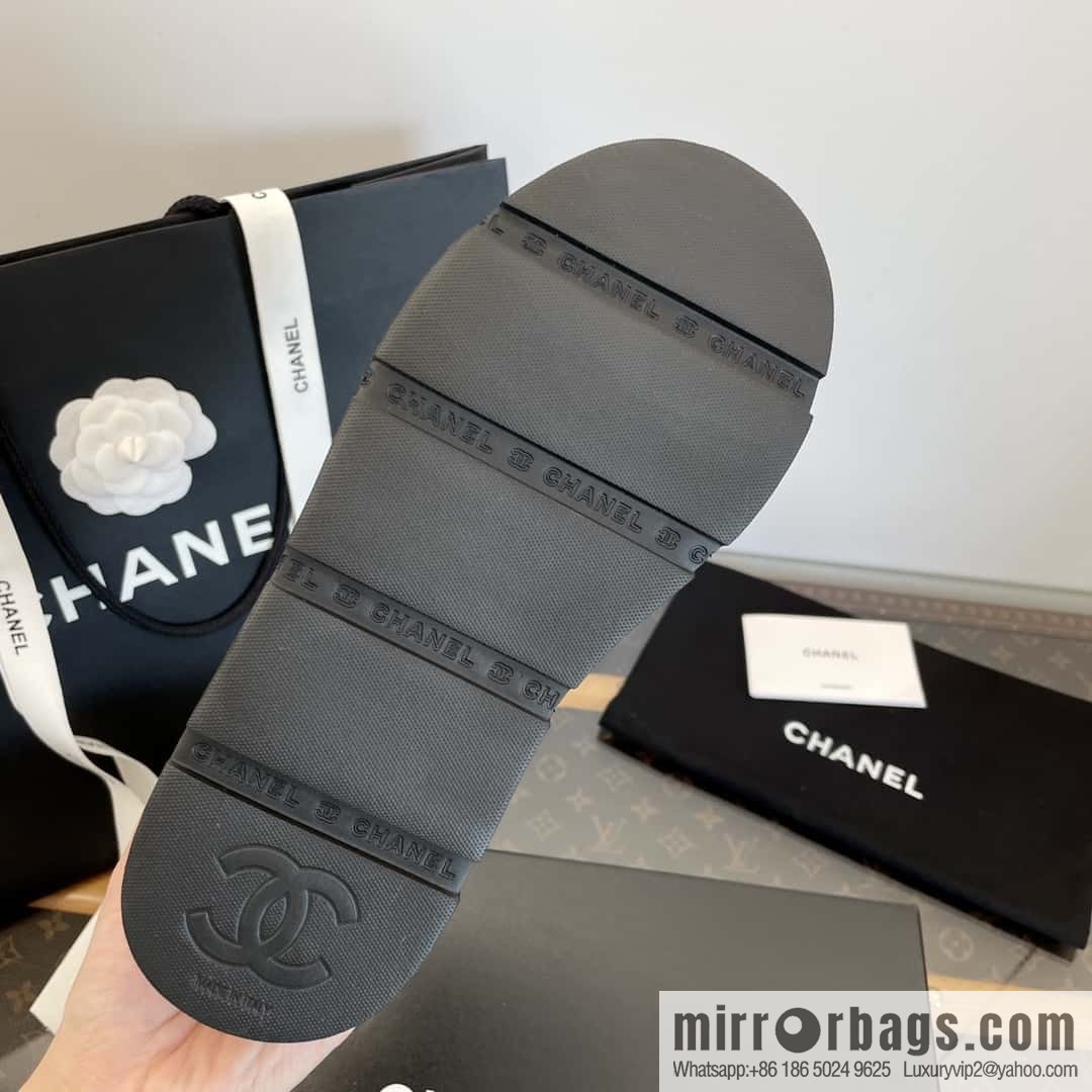 CHANEL Xiaoxiang Rhombus lambskin platform casual sneakers