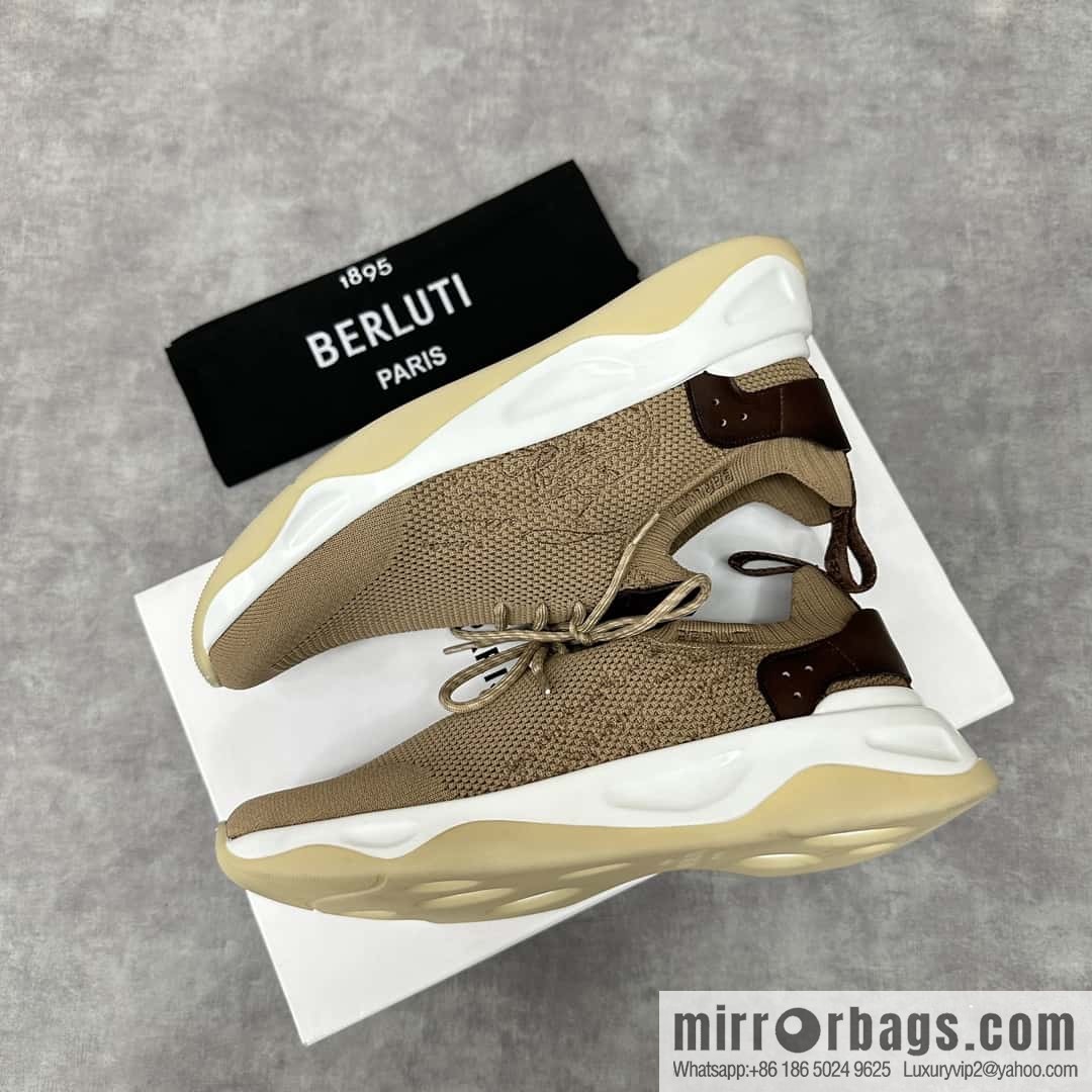 ๐๐Berlut's new Shadow fly-knit sneakers
