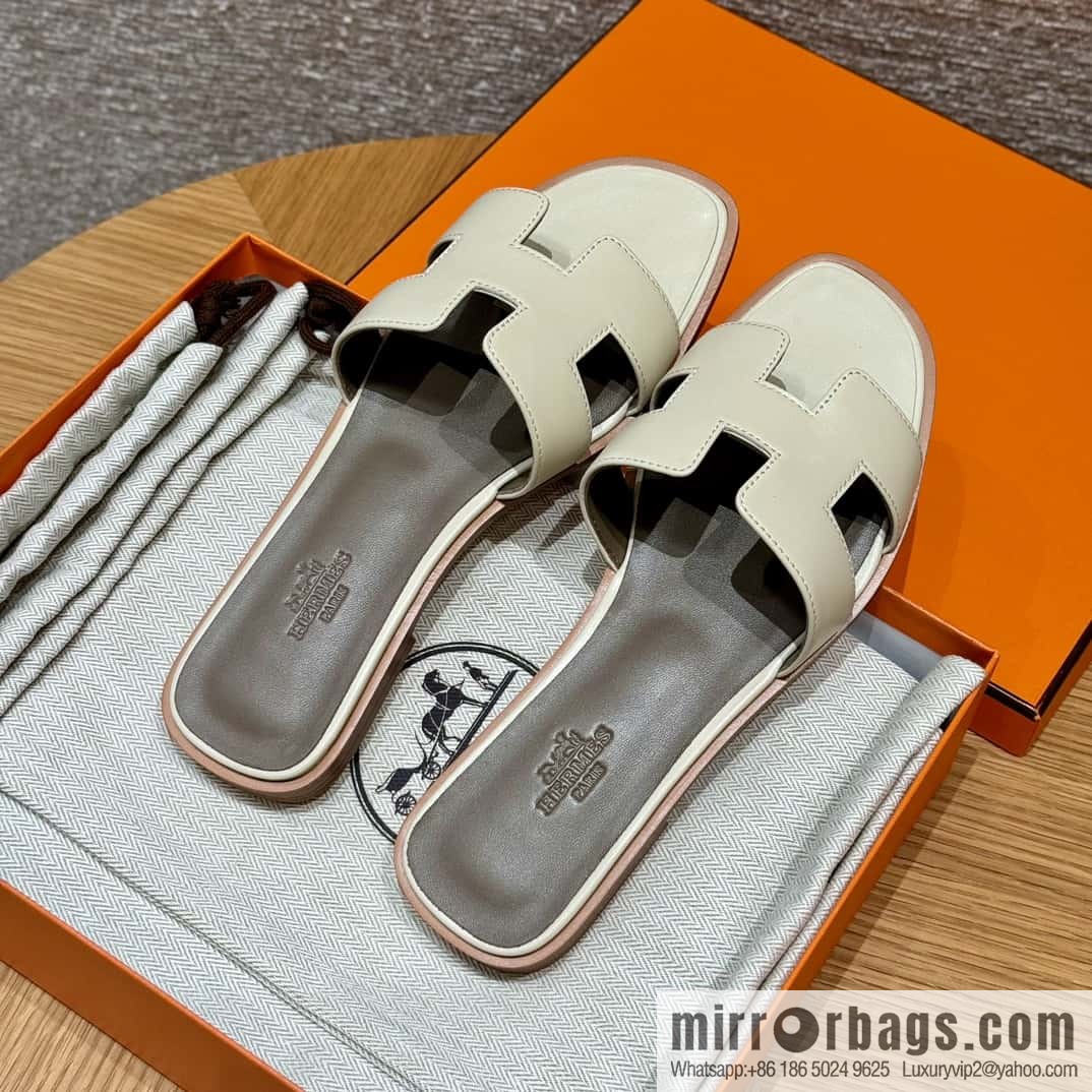 HERMES 181 Oran sandals, lambskin/lambskin shake white/ck10/Craie