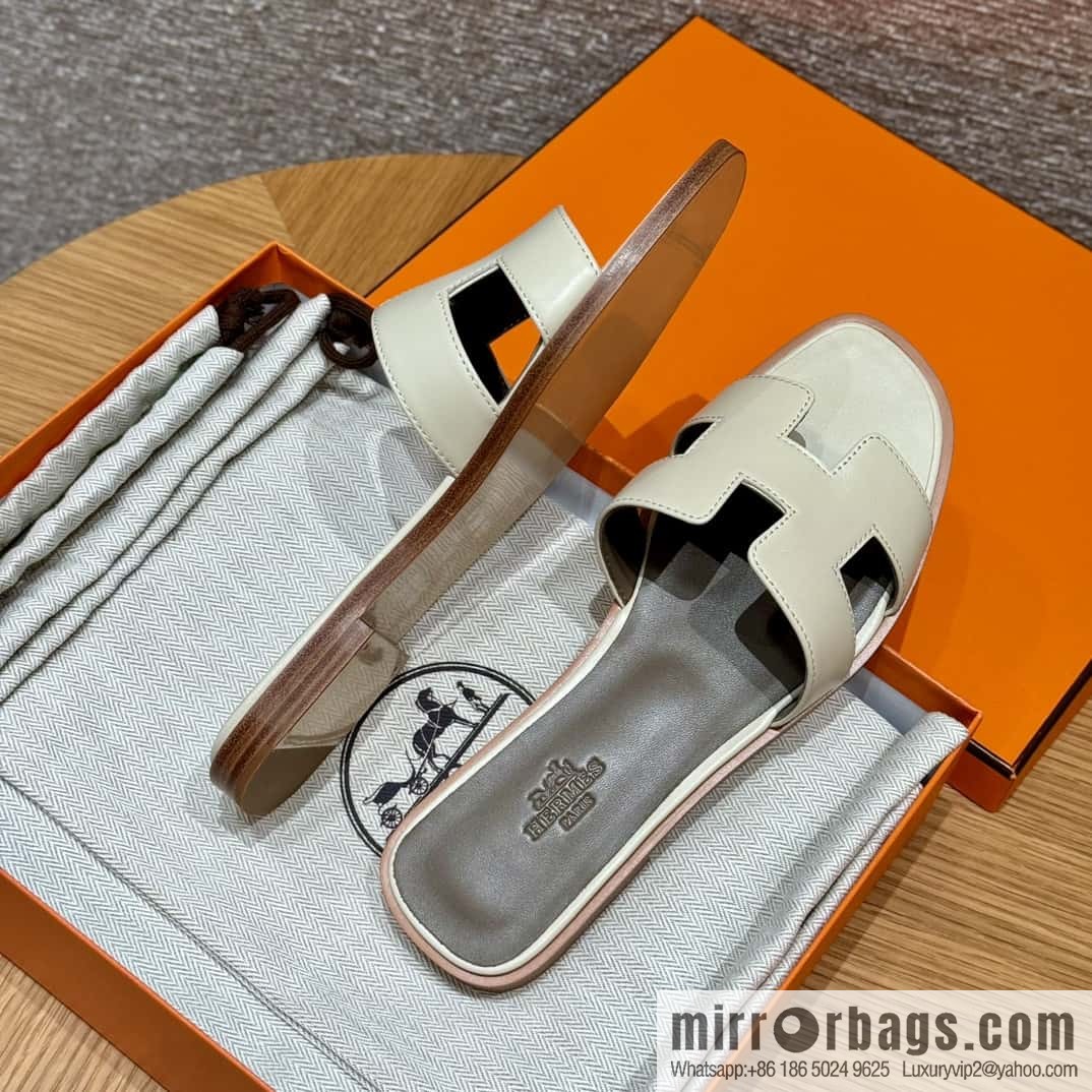 HERMES 181 Oran sandals, lambskin/lambskin shake white/ck10/Craie