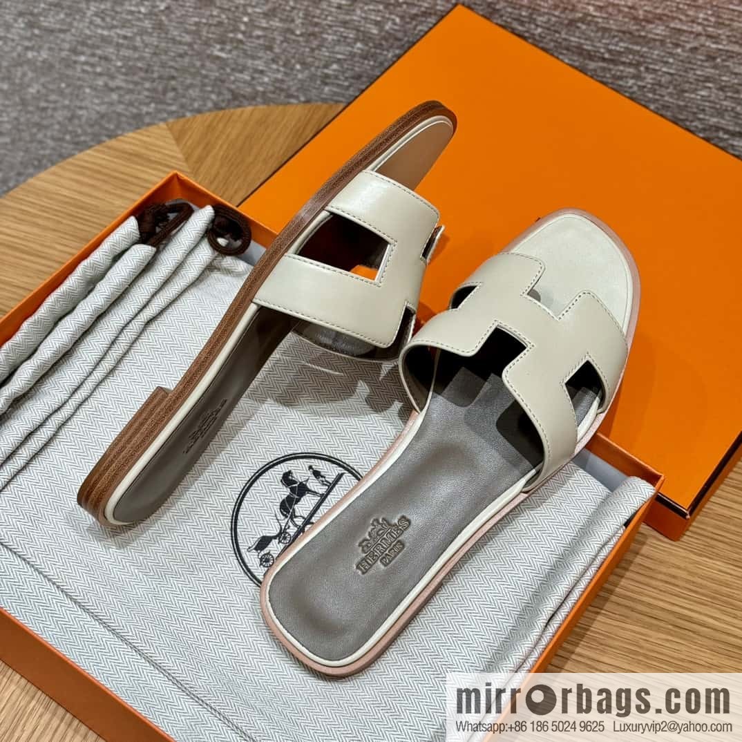 HERMES 181 Oran sandals, lambskin/lambskin shake white/ck10/Craie