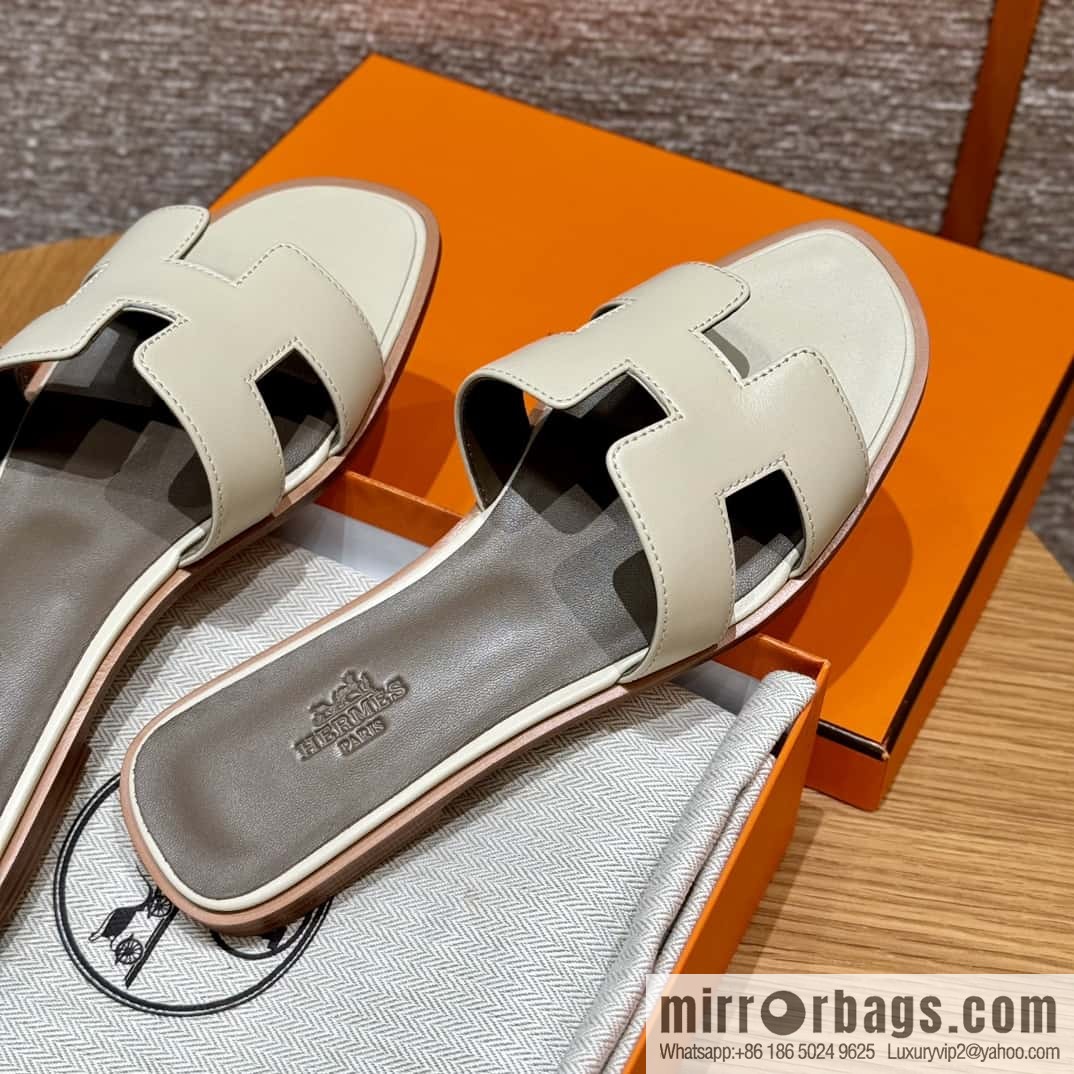 HERMES 181 Oran sandals, lambskin/lambskin shake white/ck10/Craie