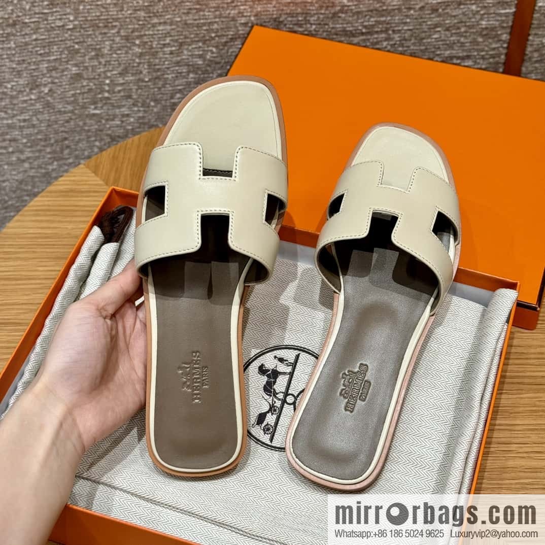 HERMES 181 Oran sandals, lambskin/lambskin shake white/ck10/Craie