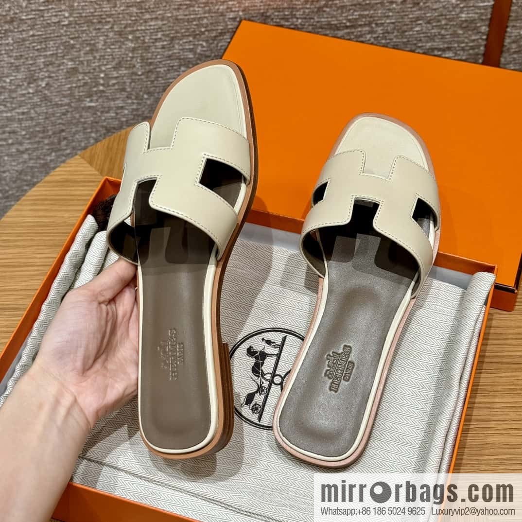 HERMES 181 Oran sandals, lambskin/lambskin shake white/ck10/Craie