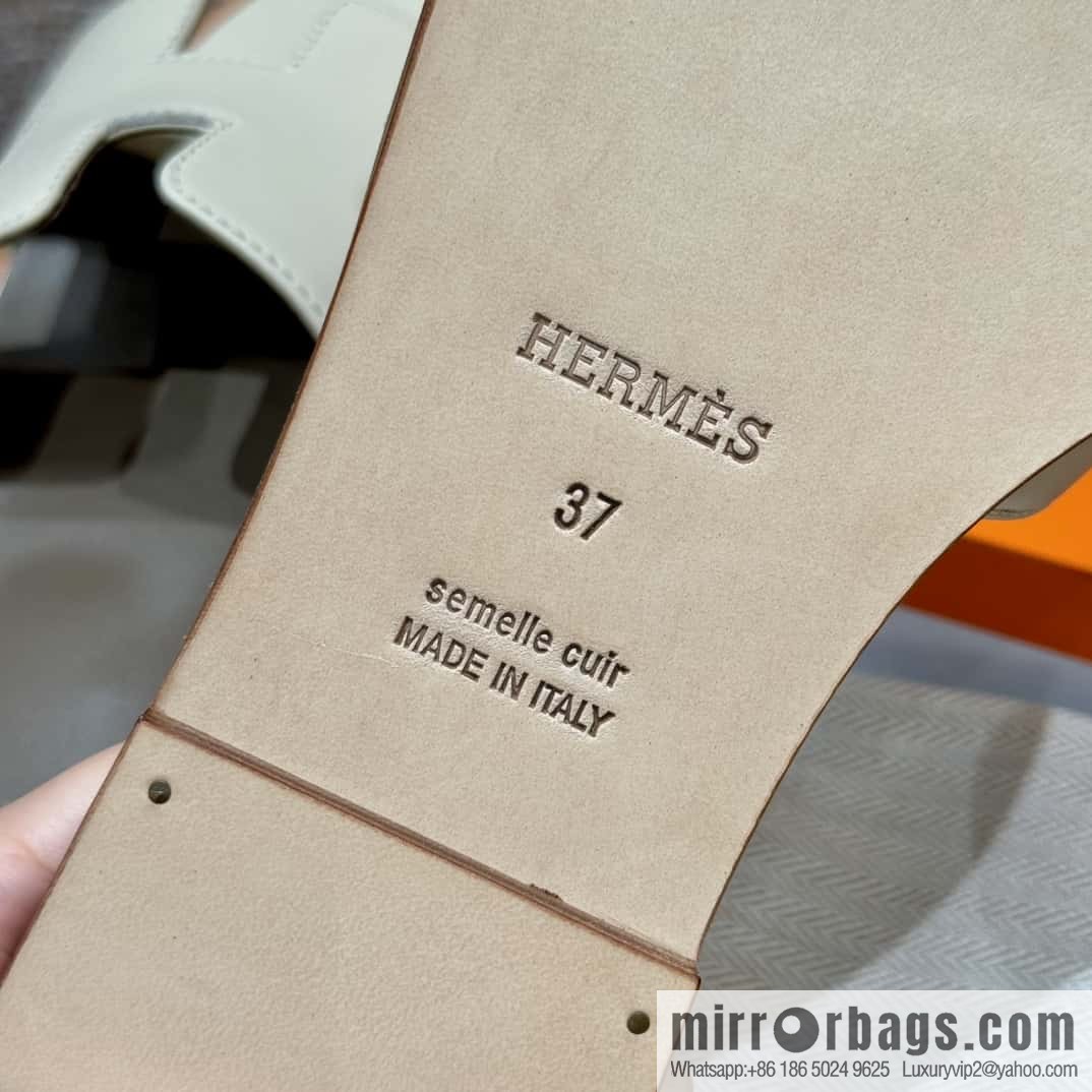HERMES 181 Oran sandals, lambskin/lambskin shake white/ck10/Craie