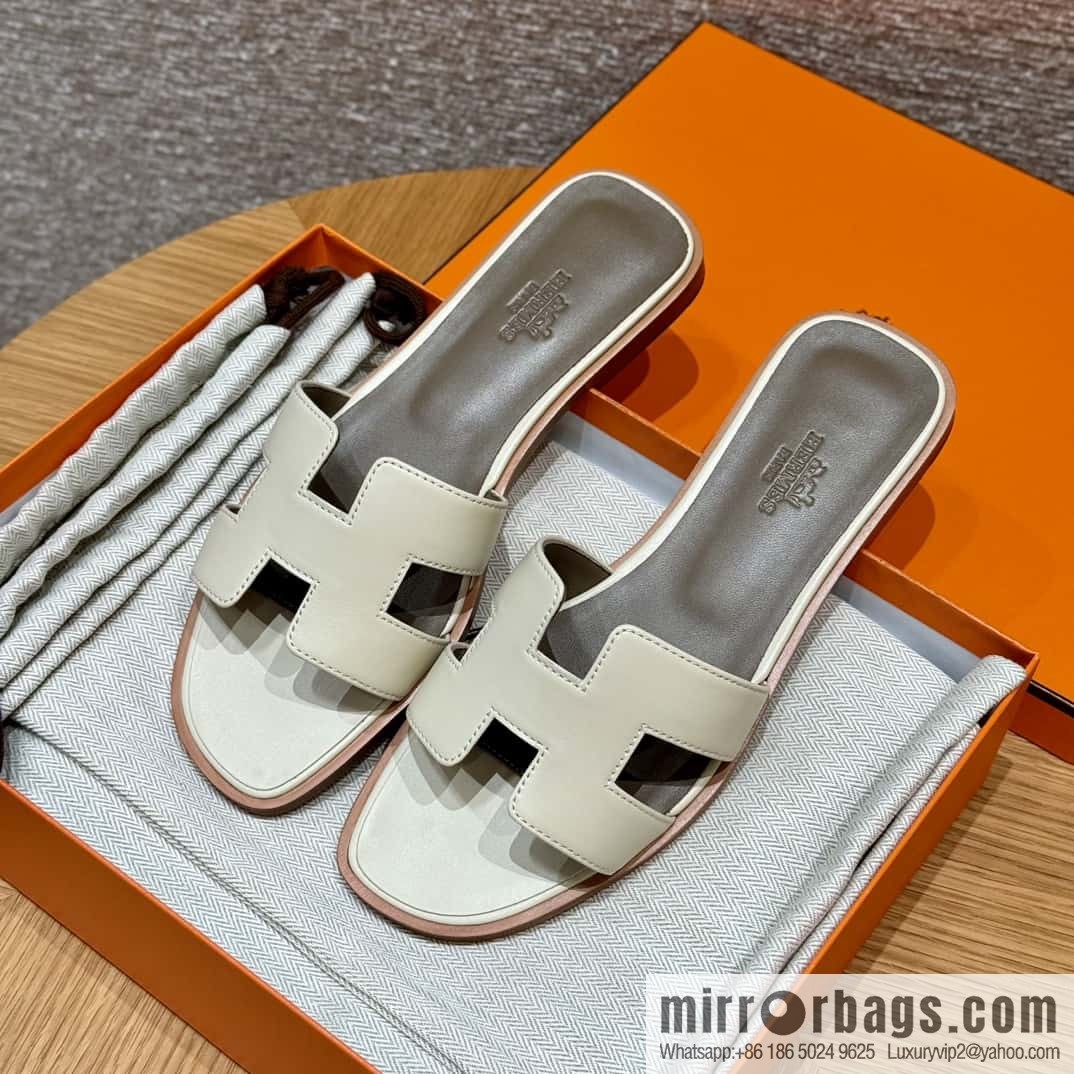 HERMES 181 Oran sandals, lambskin/lambskin shake white/ck10/Craie