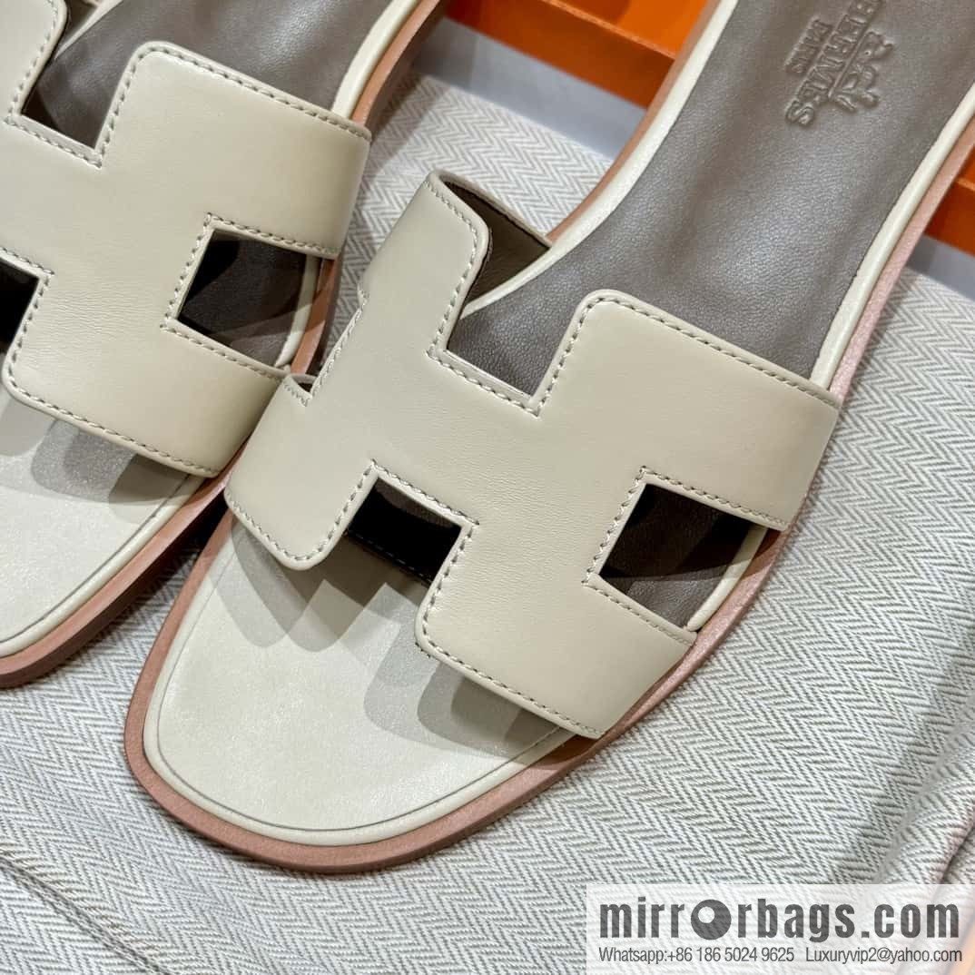 HERMES 181 Oran sandals, lambskin/lambskin shake white/ck10/Craie
