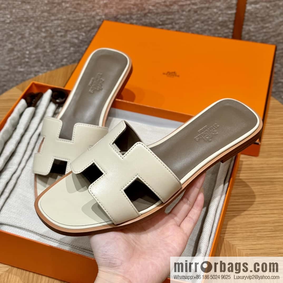 HERMES 181 Oran sandals, lambskin/lambskin shake white/ck10/Craie