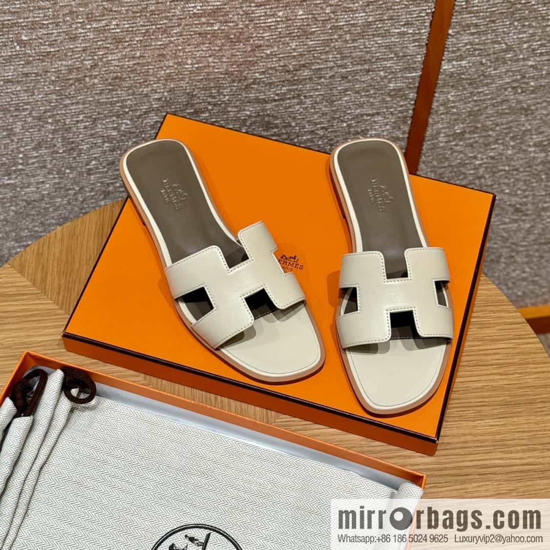 HERMES 181 Oran sandals, lambskin/lambskin shake white/ck10/Craie