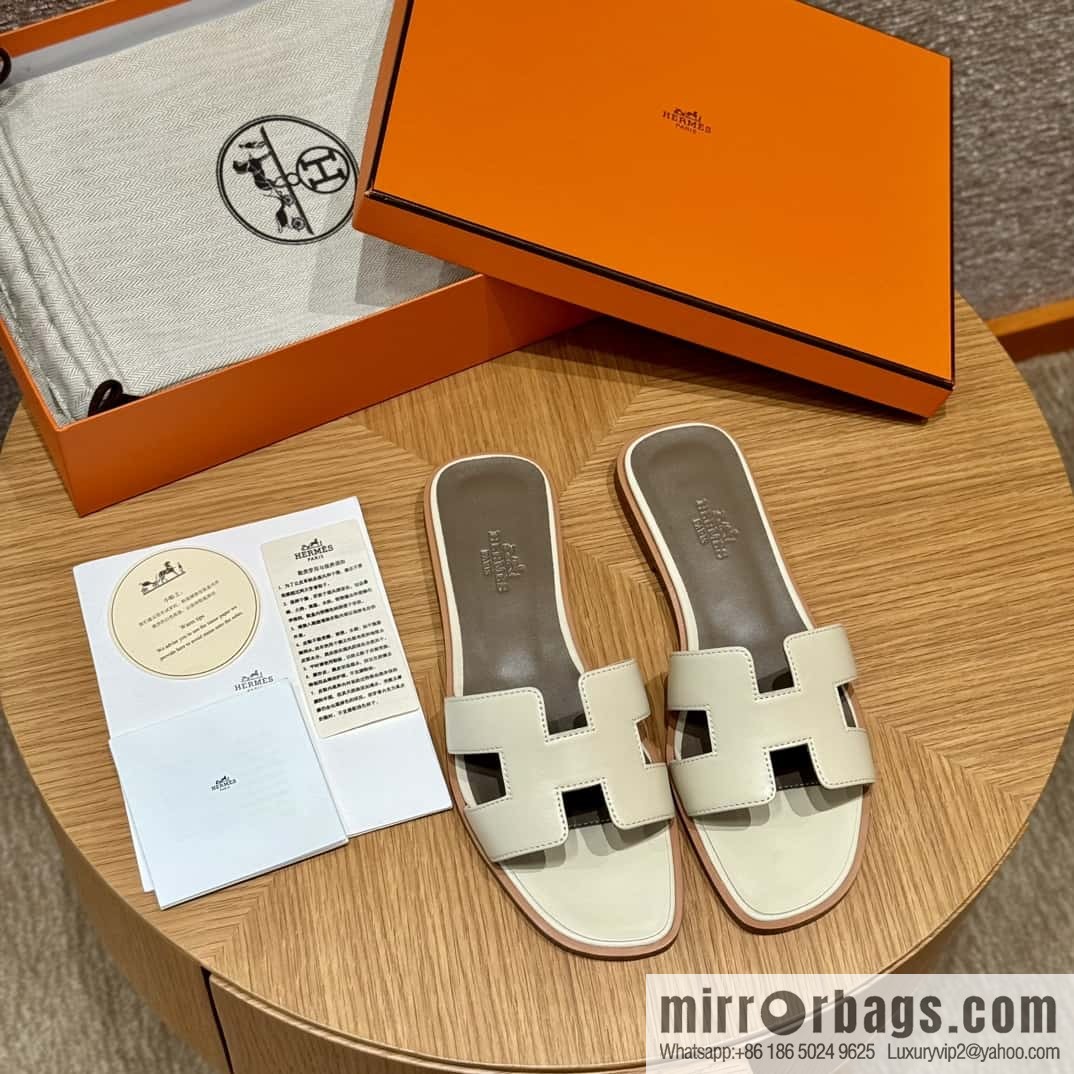 HERMES 181 Oran sandals, lambskin/lambskin shake white/ck10/Craie