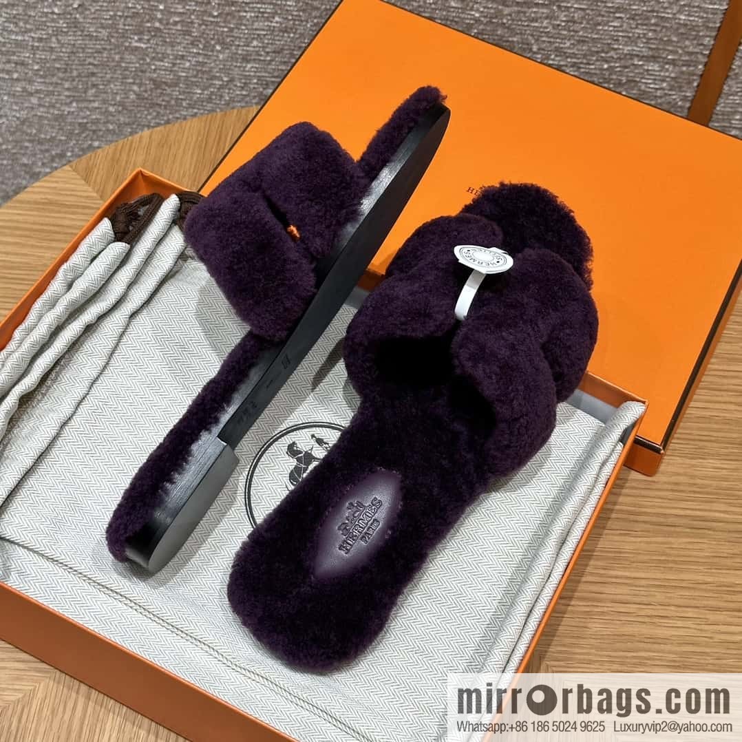 HERMES 181 Oran sandals, woolskin/grape purple/59/Raisin