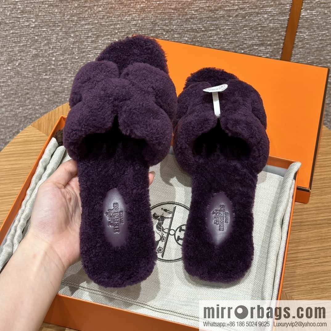 HERMES 181 Oran sandals, woolskin/grape purple/59/Raisin