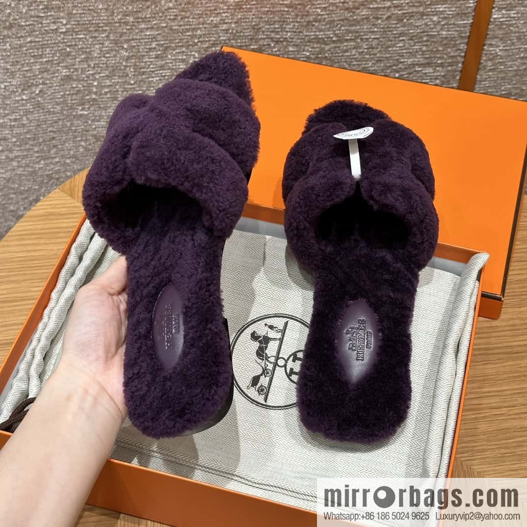 HERMES 181 Oran sandals, woolskin/grape purple/59/Raisin