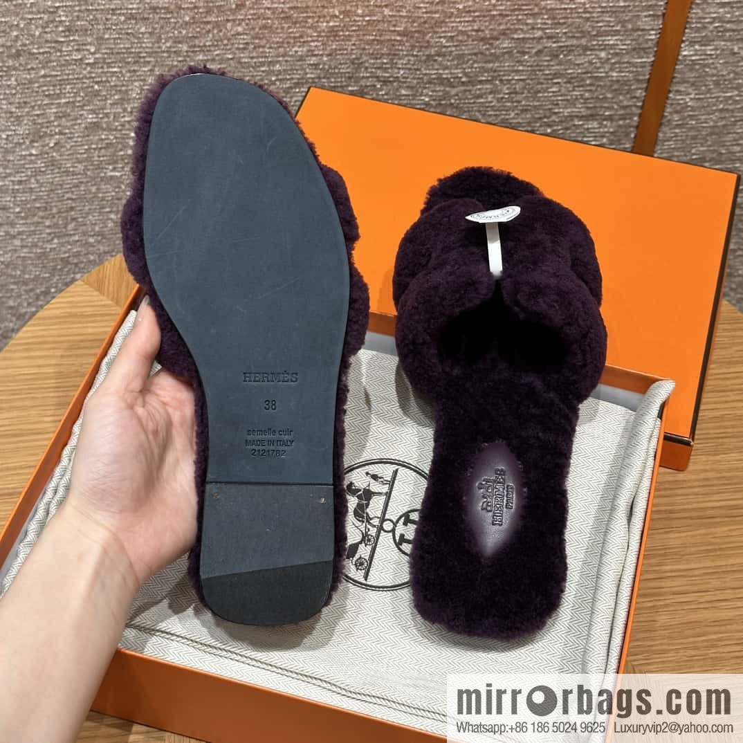 HERMES 181 Oran sandals, woolskin/grape purple/59/Raisin