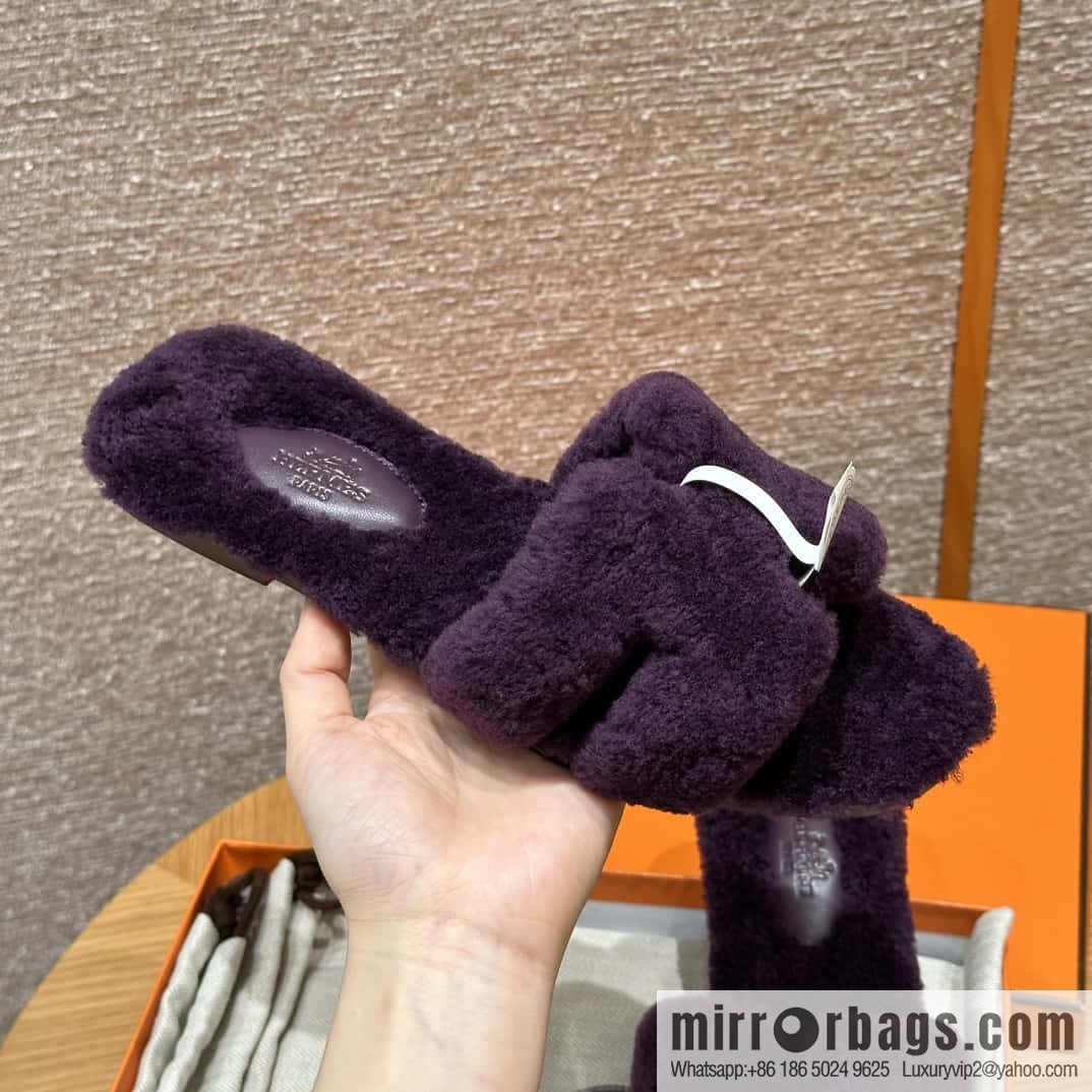 HERMES 181 Oran sandals, woolskin/grape purple/59/Raisin