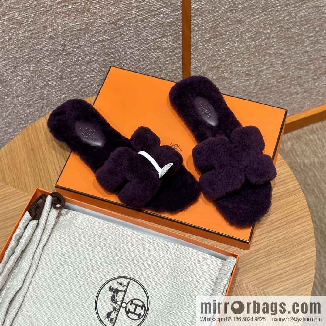 HERMES 181 Oran sandals, woolskin/grape purple/59/Raisin