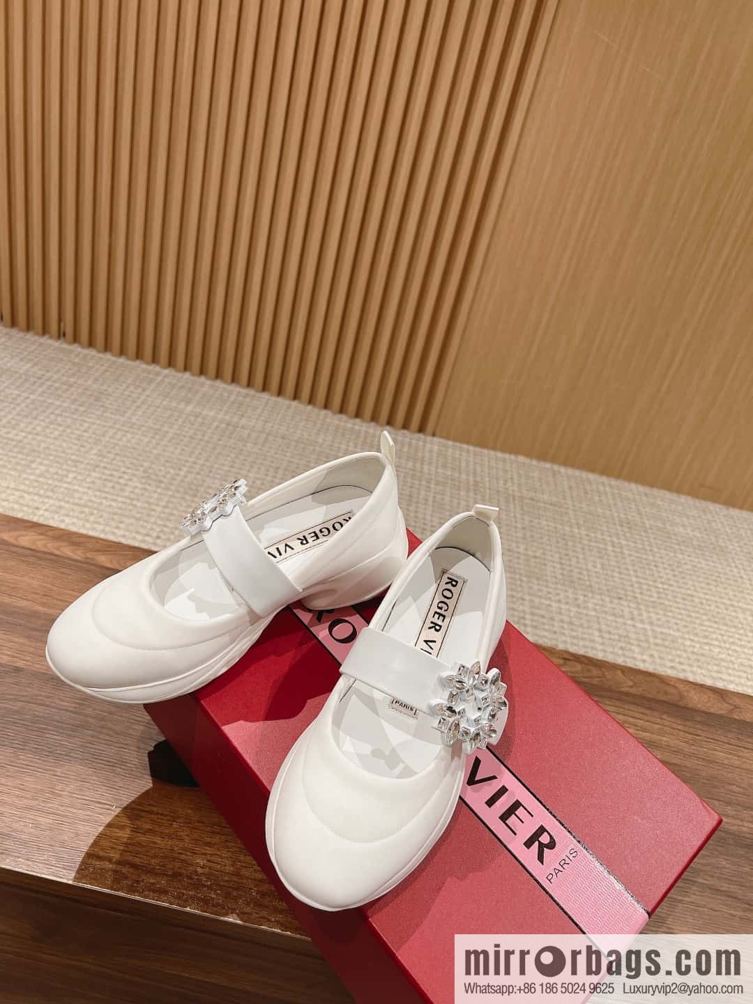 𝐑𝐨𝐠𝐞𝐫 𝐕𝐢𝐯𝐢𝐞𝐫 Roger Vivia #Early Spring New Viv'Run Buckle Fabric Sneakers