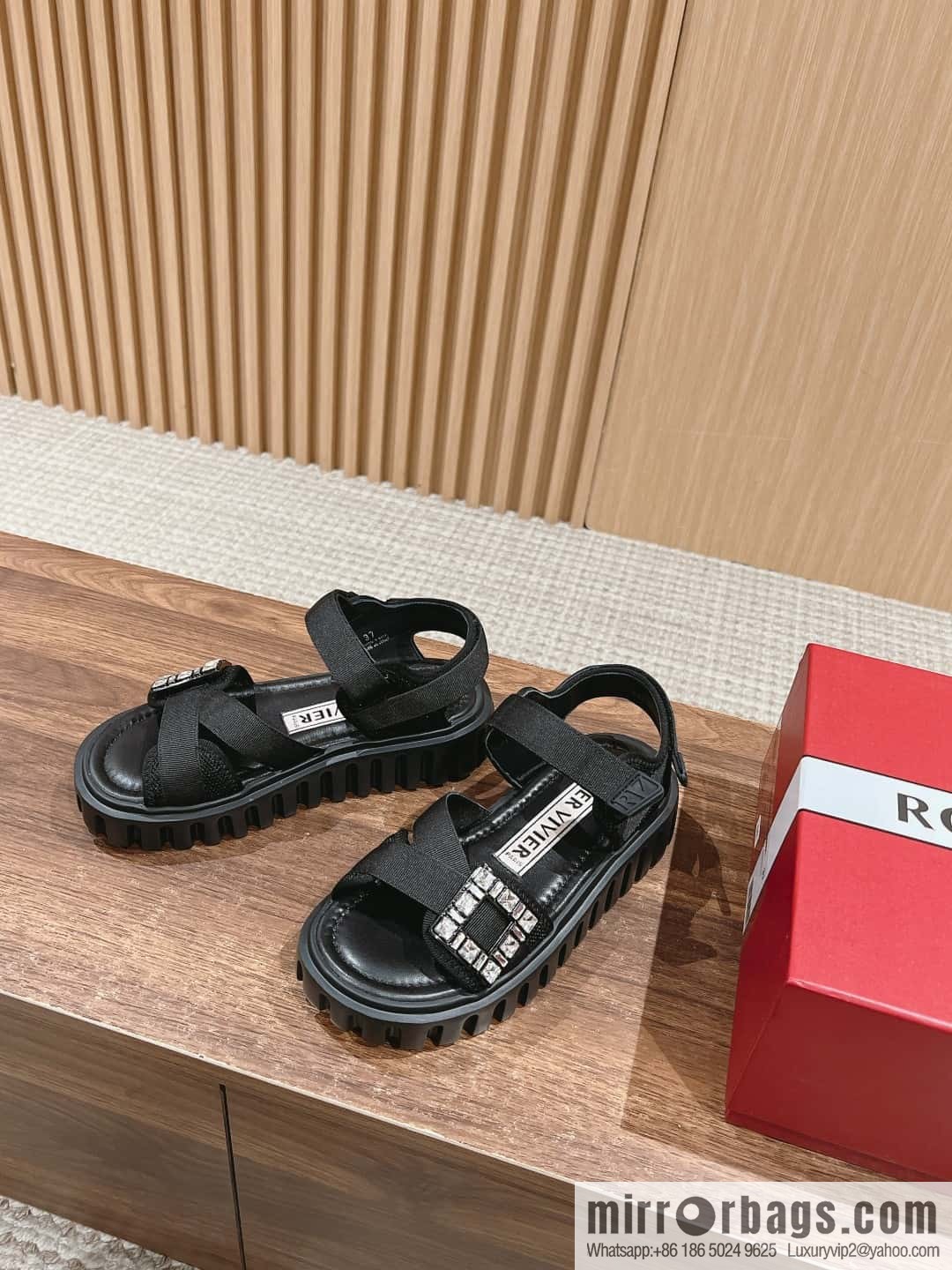 𝐑𝐨𝐠𝐞𝐫 𝐕𝐢𝐯𝐢𝐞𝐫 𝐓𝐡𝐢𝐜𝐤 𝐓𝐫𝐞𝐤𝐤𝐲# Roger Vivia Diamond Button Sandals