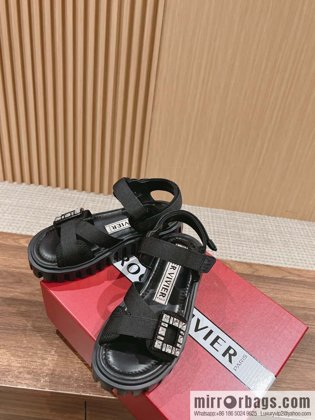 𝐑𝐨𝐠𝐞𝐫 𝐕𝐢𝐯𝐢𝐞𝐫 𝐓𝐡𝐢𝐜𝐤 𝐓𝐫𝐞𝐤𝐤𝐲# Roger Vivia Diamond Button Sandals