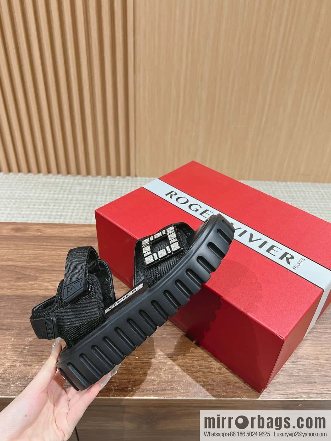 𝐑𝐨𝐠𝐞𝐫 𝐕𝐢𝐯𝐢𝐞𝐫 𝐓𝐡𝐢𝐜𝐤 𝐓𝐫𝐞𝐤𝐤𝐲# Roger Vivia Diamond Button Sandals
