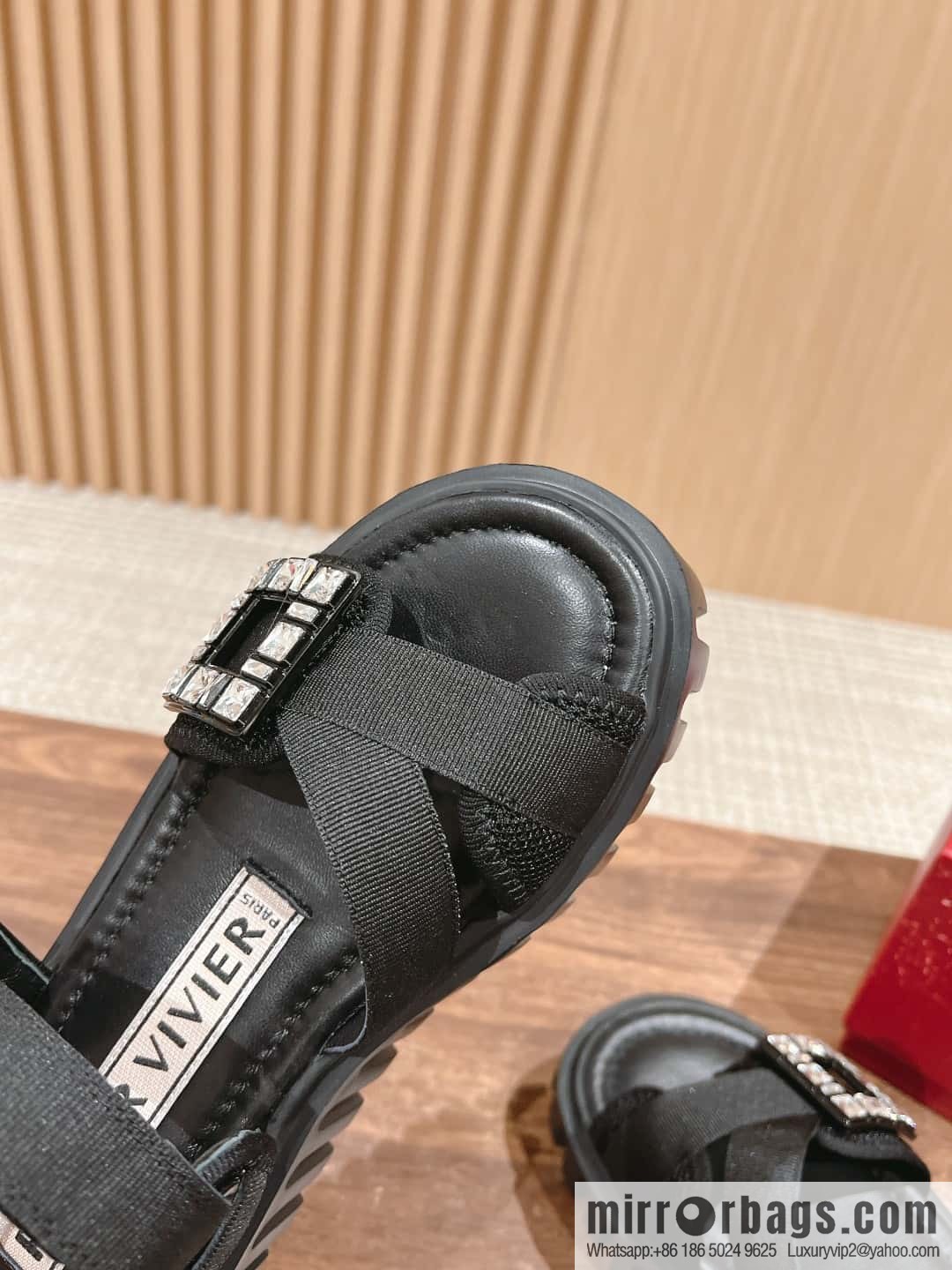 𝐑𝐨𝐠𝐞𝐫 𝐕𝐢𝐯𝐢𝐞𝐫 𝐓𝐡𝐢𝐜𝐤 𝐓𝐫𝐞𝐤𝐤𝐲# Roger Vivia Diamond Button Sandals