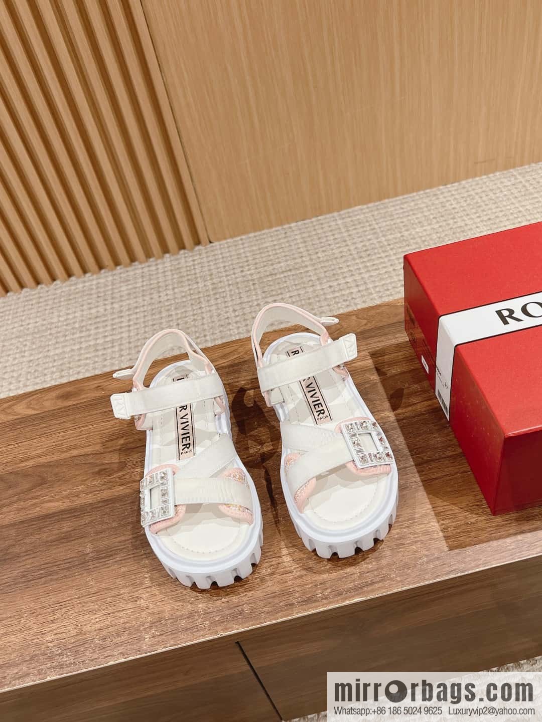 𝐑𝐨𝐠𝐞𝐫 𝐕𝐢𝐯𝐢𝐞𝐫 𝐓𝐡𝐢𝐜𝐤 𝐓𝐫𝐞𝐤𝐤𝐲# Roger Vivia Diamond Button Sandals