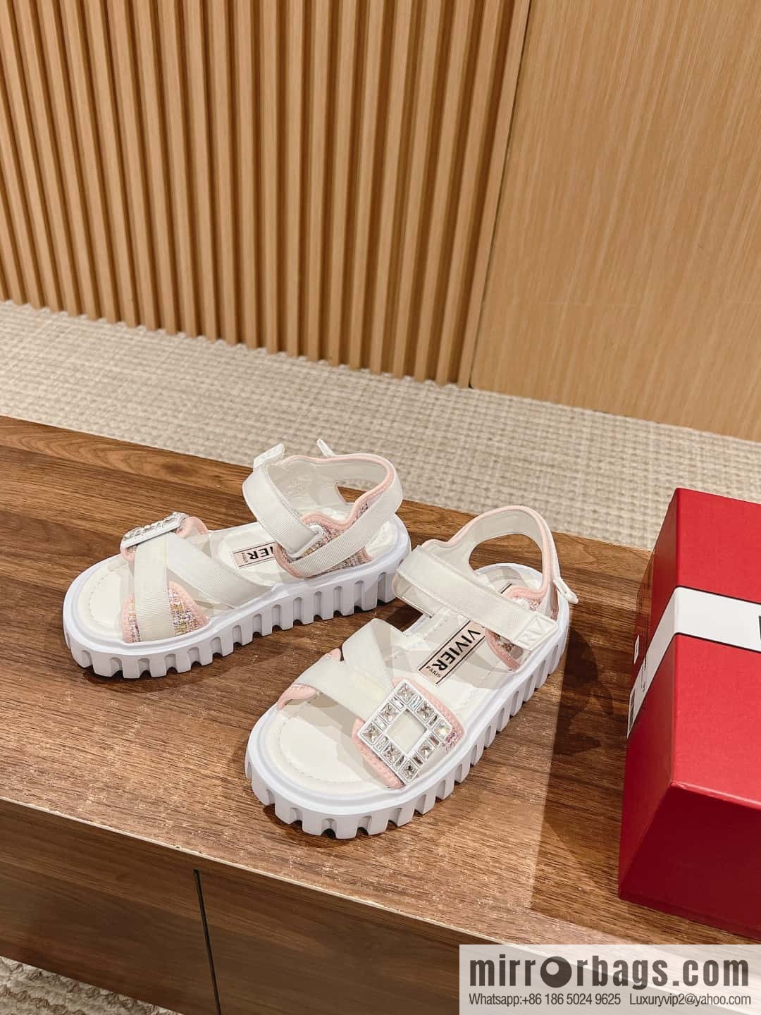 𝐑𝐨𝐠𝐞𝐫 𝐕𝐢𝐯𝐢𝐞𝐫 𝐓𝐡𝐢𝐜𝐤 𝐓𝐫𝐞𝐤𝐤𝐲# Roger Vivia Diamond Button Sandals