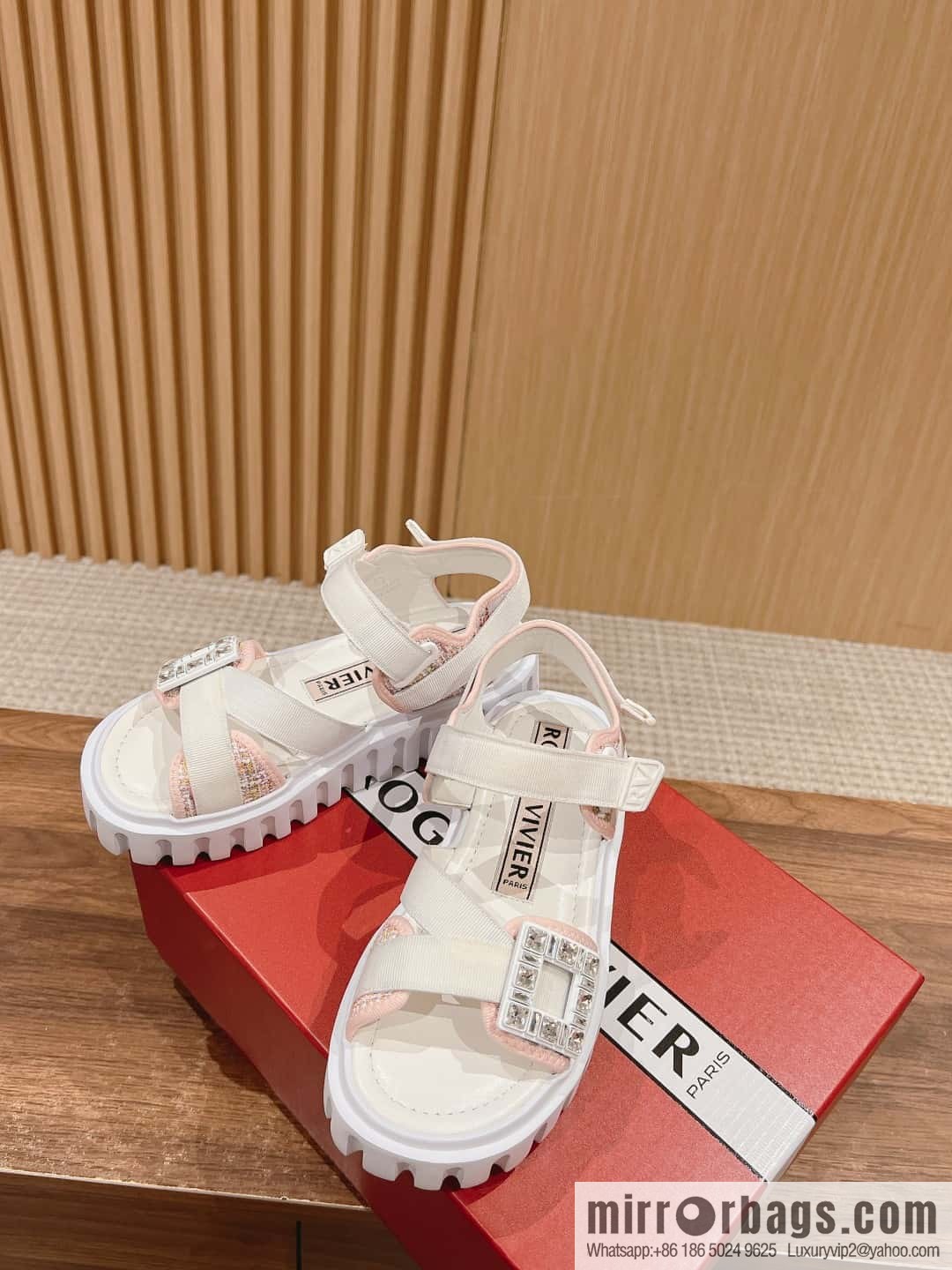 𝐑𝐨𝐠𝐞𝐫 𝐕𝐢𝐯𝐢𝐞𝐫 𝐓𝐡𝐢𝐜𝐤 𝐓𝐫𝐞𝐤𝐤𝐲# Roger Vivia Diamond Button Sandals