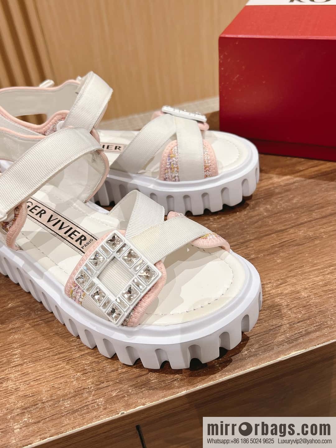 𝐑𝐨𝐠𝐞𝐫 𝐕𝐢𝐯𝐢𝐞𝐫 𝐓𝐡𝐢𝐜𝐤 𝐓𝐫𝐞𝐤𝐤𝐲# Roger Vivia Diamond Button Sandals