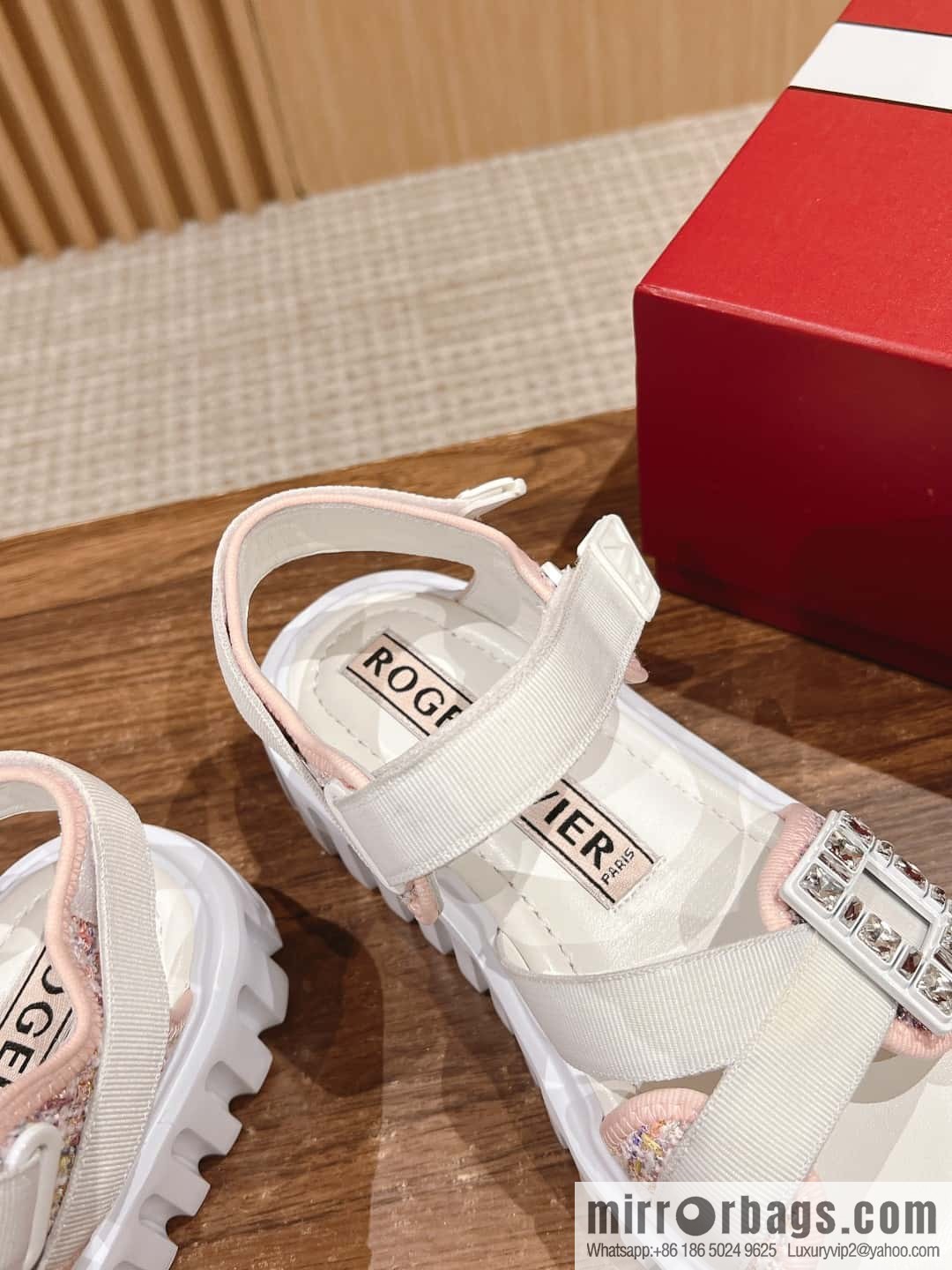 𝐑𝐨𝐠𝐞𝐫 𝐕𝐢𝐯𝐢𝐞𝐫 𝐓𝐡𝐢𝐜𝐤 𝐓𝐫𝐞𝐤𝐤𝐲# Roger Vivia Diamond Button Sandals