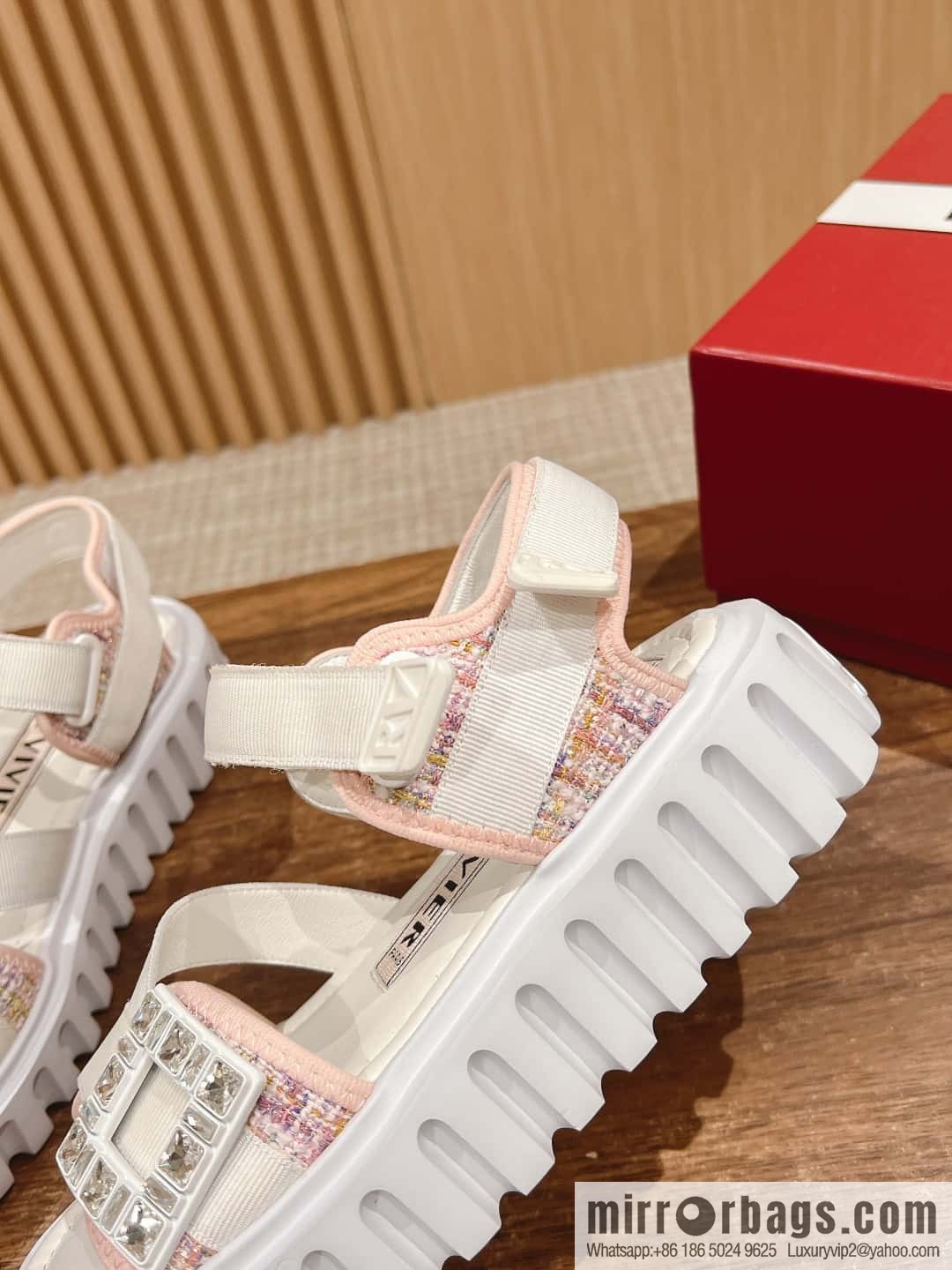 𝐑𝐨𝐠𝐞𝐫 𝐕𝐢𝐯𝐢𝐞𝐫 𝐓𝐡𝐢𝐜𝐤 𝐓𝐫𝐞𝐤𝐤𝐲# Roger Vivia Diamond Button Sandals