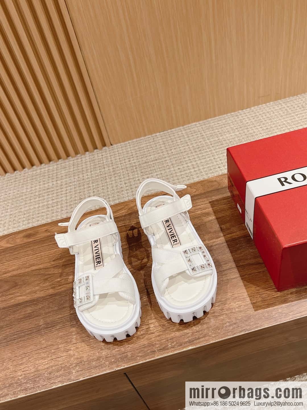 𝐑𝐨𝐠𝐞𝐫 𝐕𝐢𝐯𝐢𝐞𝐫 𝐓𝐡𝐢𝐜𝐤 𝐓𝐫𝐞𝐤𝐤𝐲# Roger Vivia Diamond Button Sandals