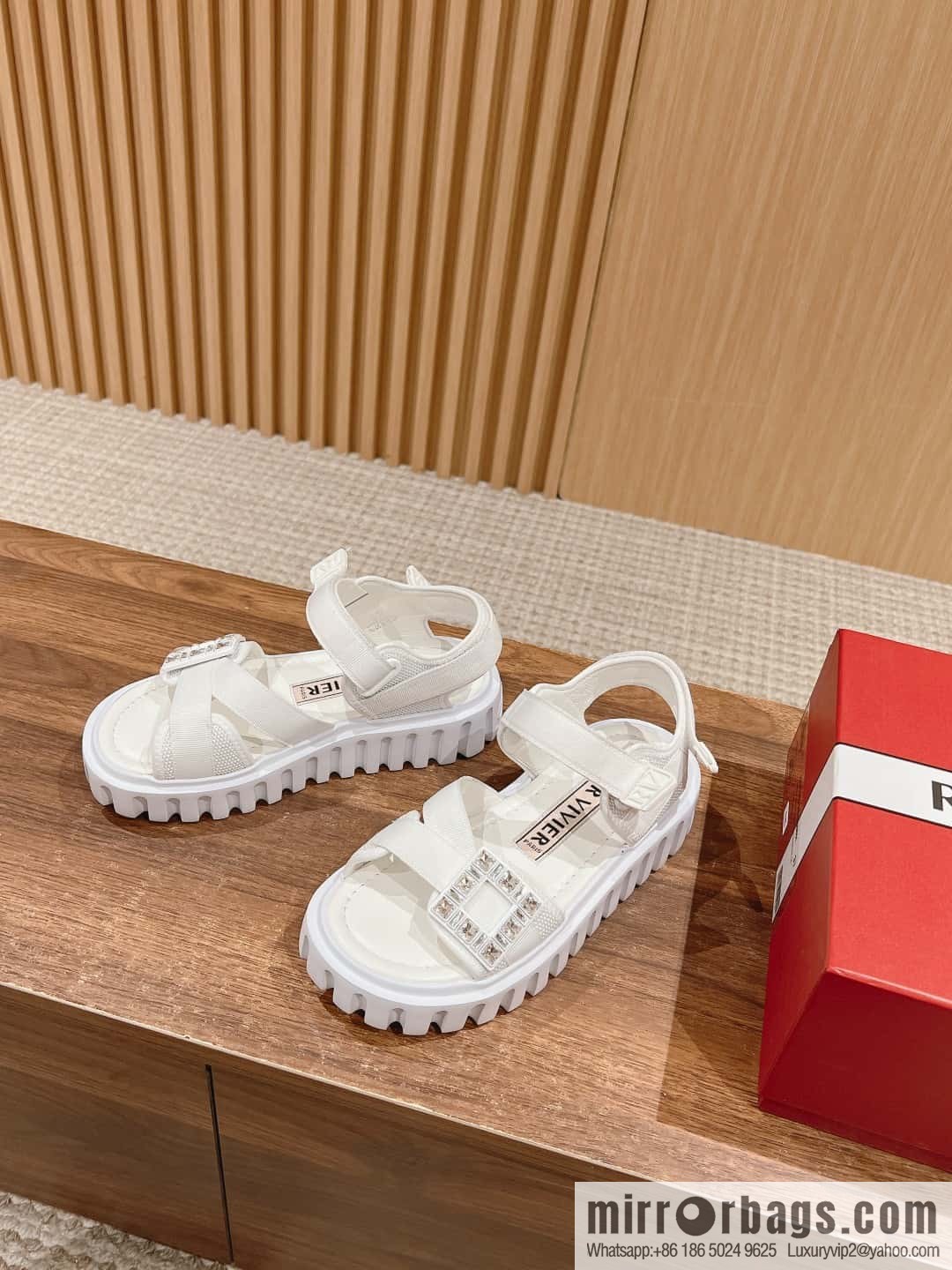𝐑𝐨𝐠𝐞𝐫 𝐕𝐢𝐯𝐢𝐞𝐫 𝐓𝐡𝐢𝐜𝐤 𝐓𝐫𝐞𝐤𝐤𝐲# Roger Vivia Diamond Button Sandals