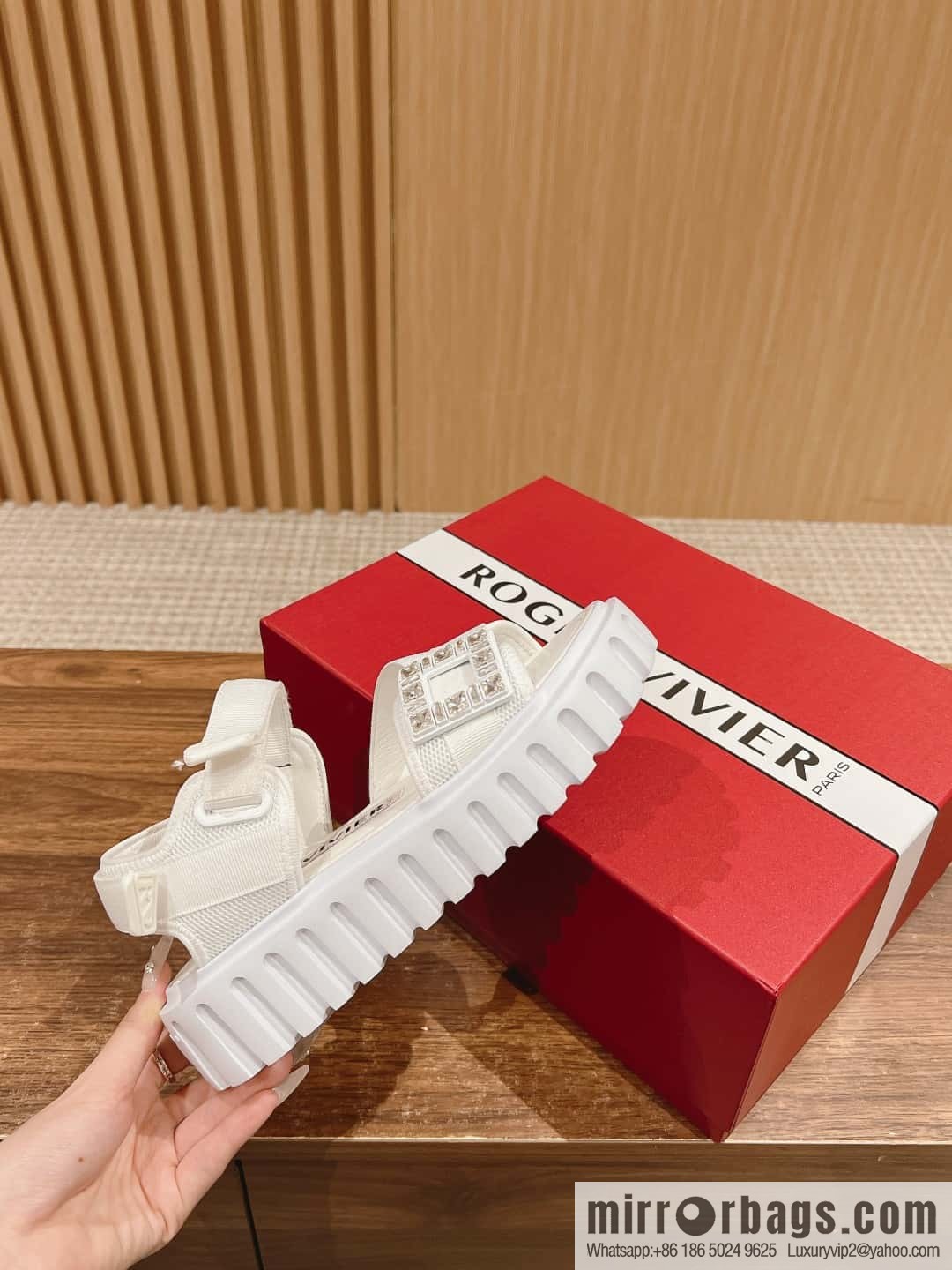 𝐑𝐨𝐠𝐞𝐫 𝐕𝐢𝐯𝐢𝐞𝐫 𝐓𝐡𝐢𝐜𝐤 𝐓𝐫𝐞𝐤𝐤𝐲# Roger Vivia Diamond Button Sandals