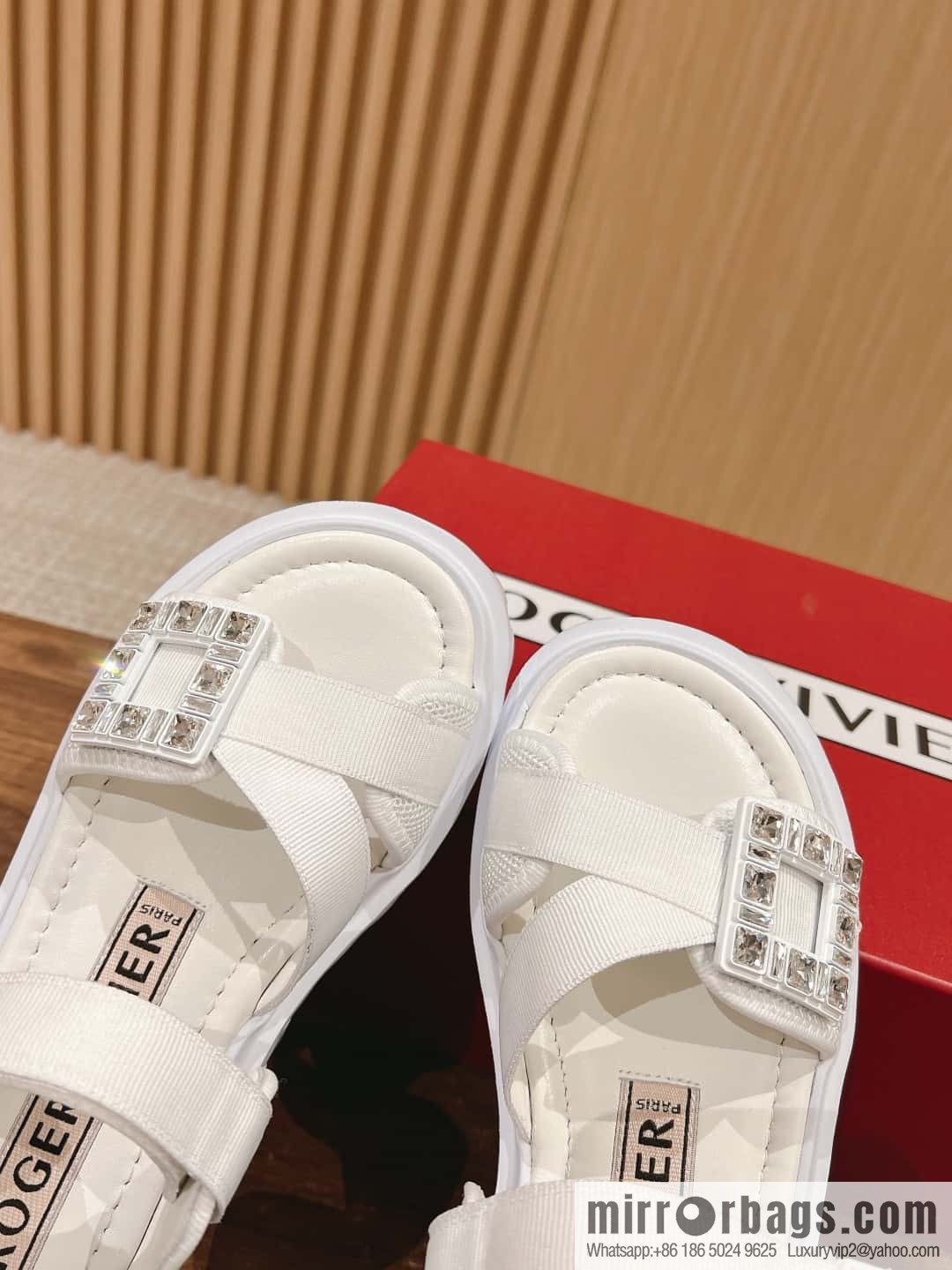 𝐑𝐨𝐠𝐞𝐫 𝐕𝐢𝐯𝐢𝐞𝐫 𝐓𝐡𝐢𝐜𝐤 𝐓𝐫𝐞𝐤𝐤𝐲# Roger Vivia Diamond Button Sandals