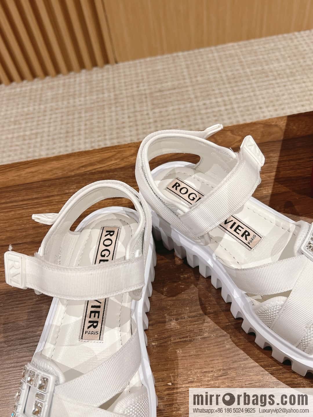 𝐑𝐨𝐠𝐞𝐫 𝐕𝐢𝐯𝐢𝐞𝐫 𝐓𝐡𝐢𝐜𝐤 𝐓𝐫𝐞𝐤𝐤𝐲# Roger Vivia Diamond Button Sandals
