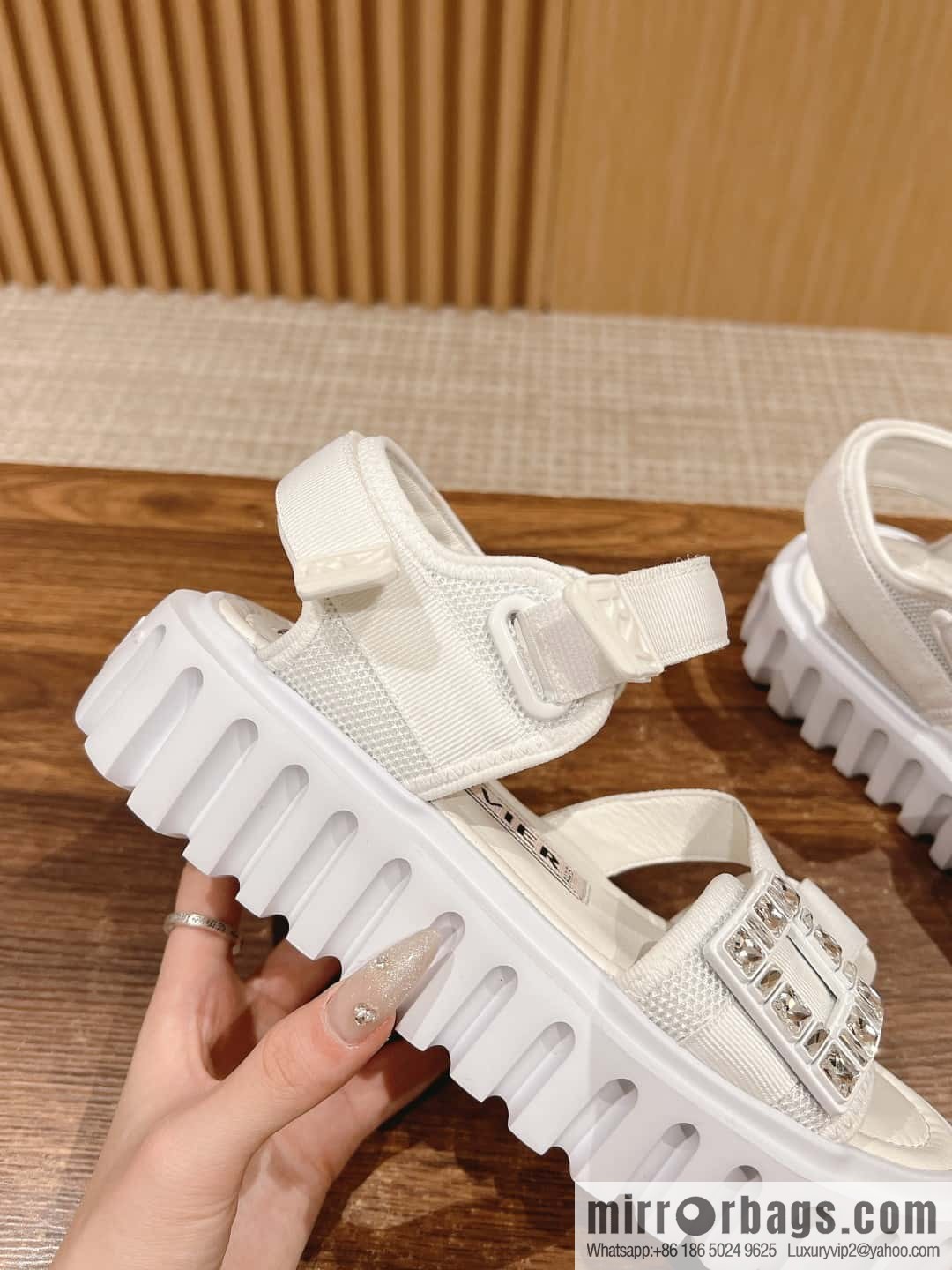 𝐑𝐨𝐠𝐞𝐫 𝐕𝐢𝐯𝐢𝐞𝐫 𝐓𝐡𝐢𝐜𝐤 𝐓𝐫𝐞𝐤𝐤𝐲# Roger Vivia Diamond Button Sandals