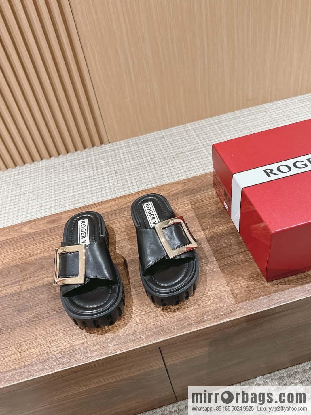 𝐑𝐎𝐆𝐄𝐑 𝐕𝐈𝐕𝐈𝐄𝐑 Roger Vivia's new cookie platform slippers