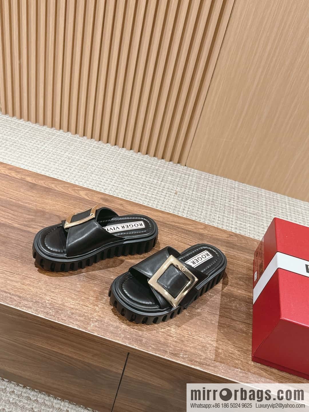 𝐑𝐎𝐆𝐄𝐑 𝐕𝐈𝐕𝐈𝐄𝐑 Roger Vivia's new cookie platform slippers
