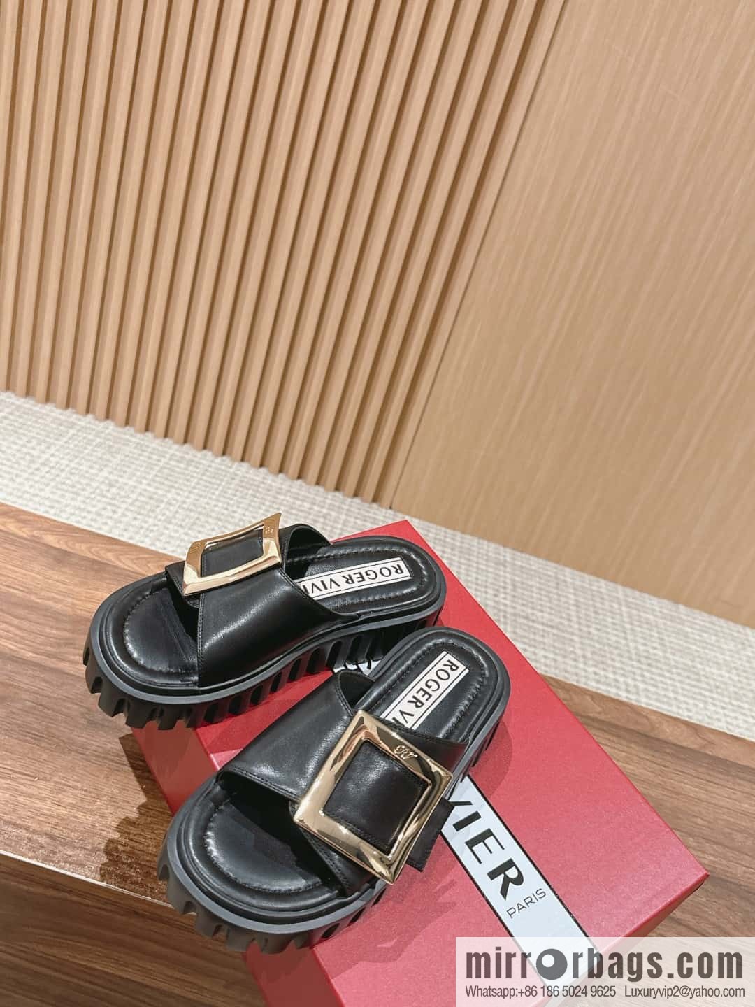 𝐑𝐎𝐆𝐄𝐑 𝐕𝐈𝐕𝐈𝐄𝐑 Roger Vivia's new cookie platform slippers