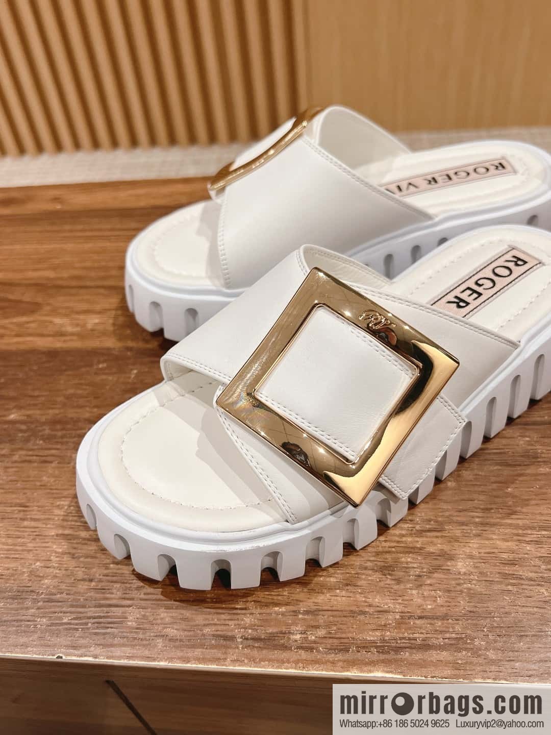 𝐑𝐎𝐆𝐄𝐑 𝐕𝐈𝐕𝐈𝐄𝐑 Roger Vivia's new cookie platform slippers